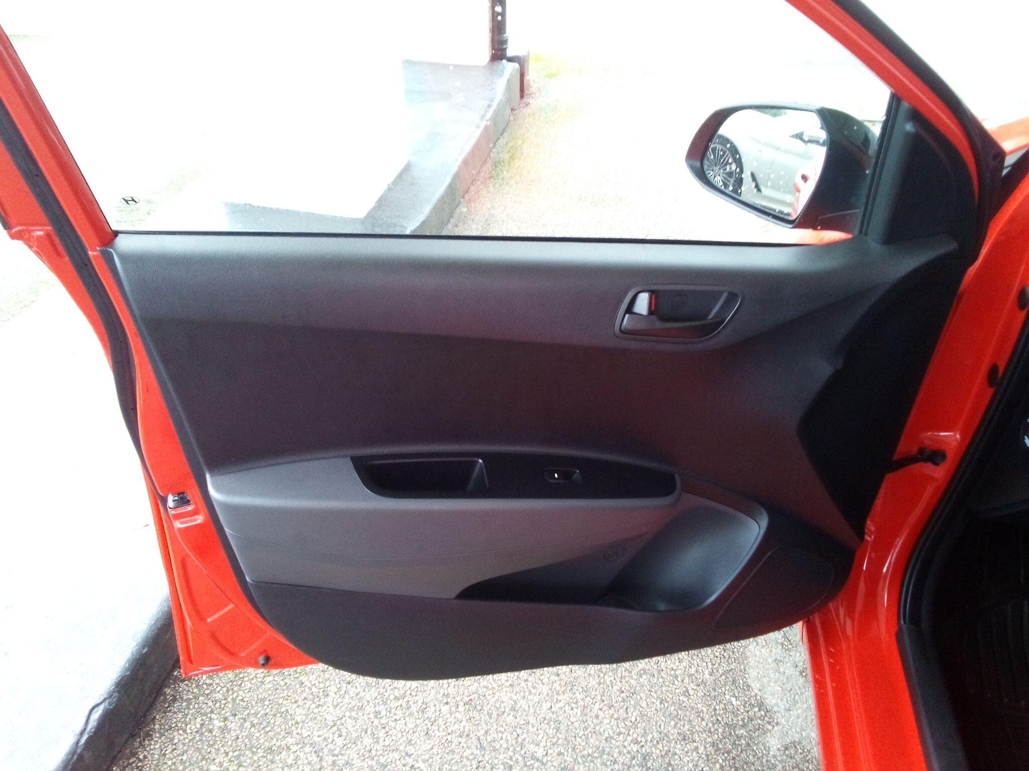 2020 Hyundai i10 1.0 Play Euro 6 5dr • 30,145 miles image 35