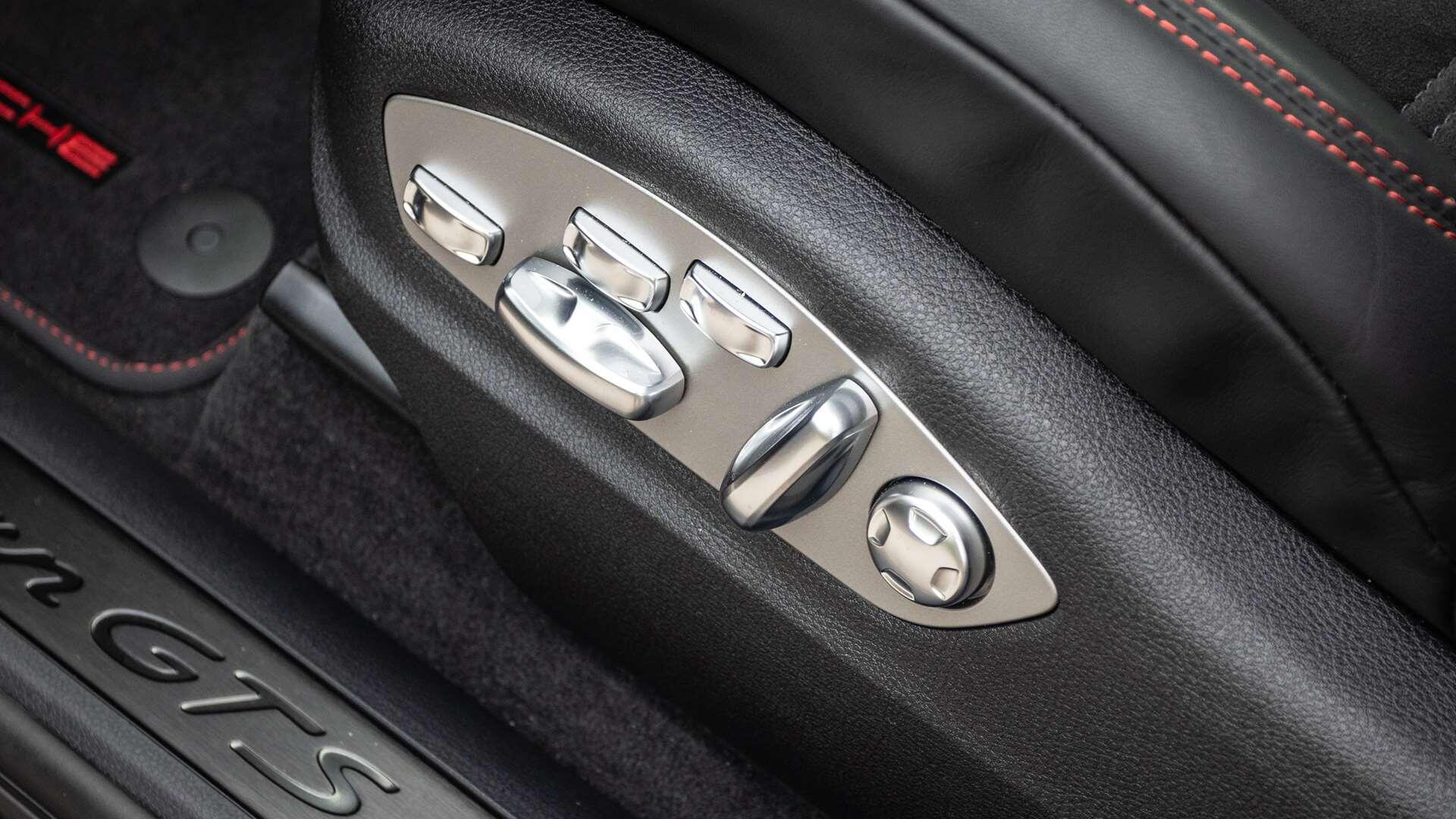 Porsche Macan view 29