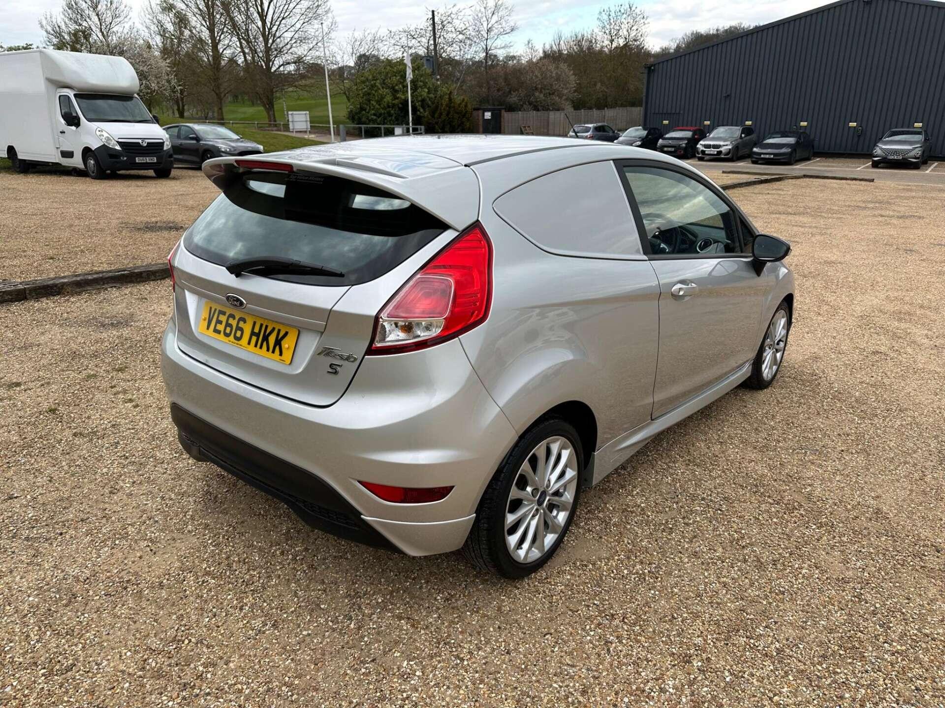 Ford Fiesta view 8
