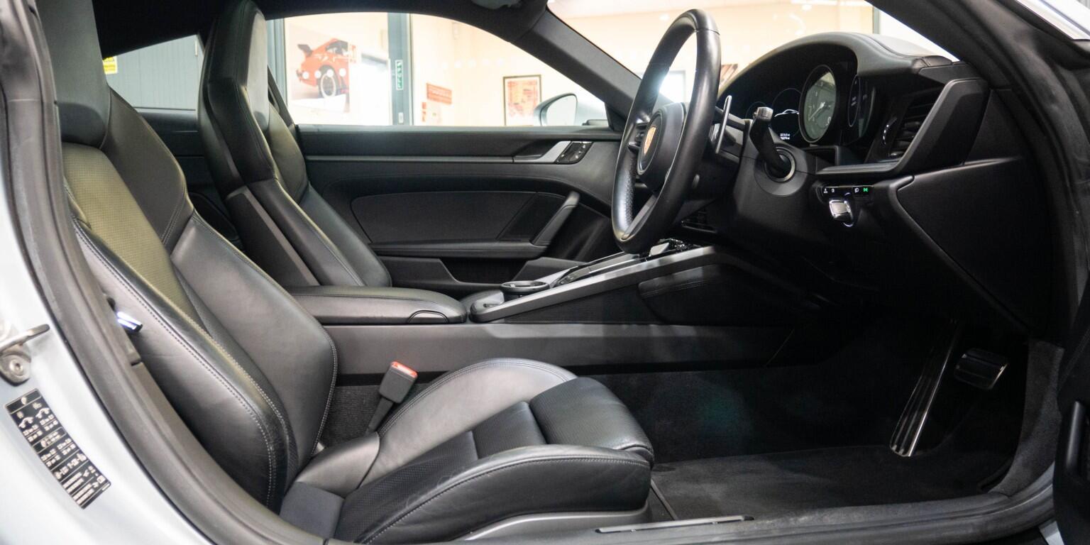 Porsche 911 view 14