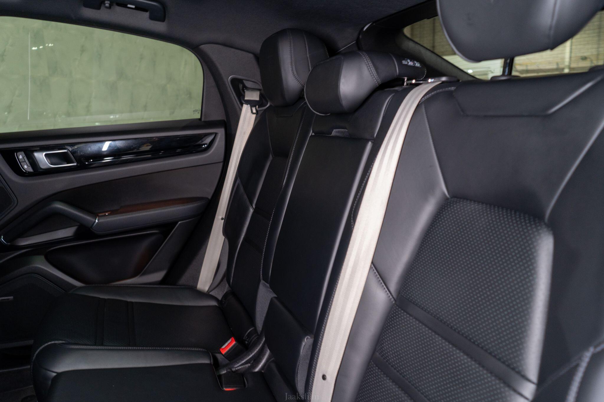 Porsche Cayenne view 18