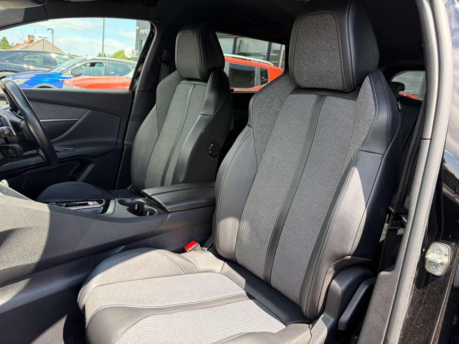 Peugeot 5008 view 17