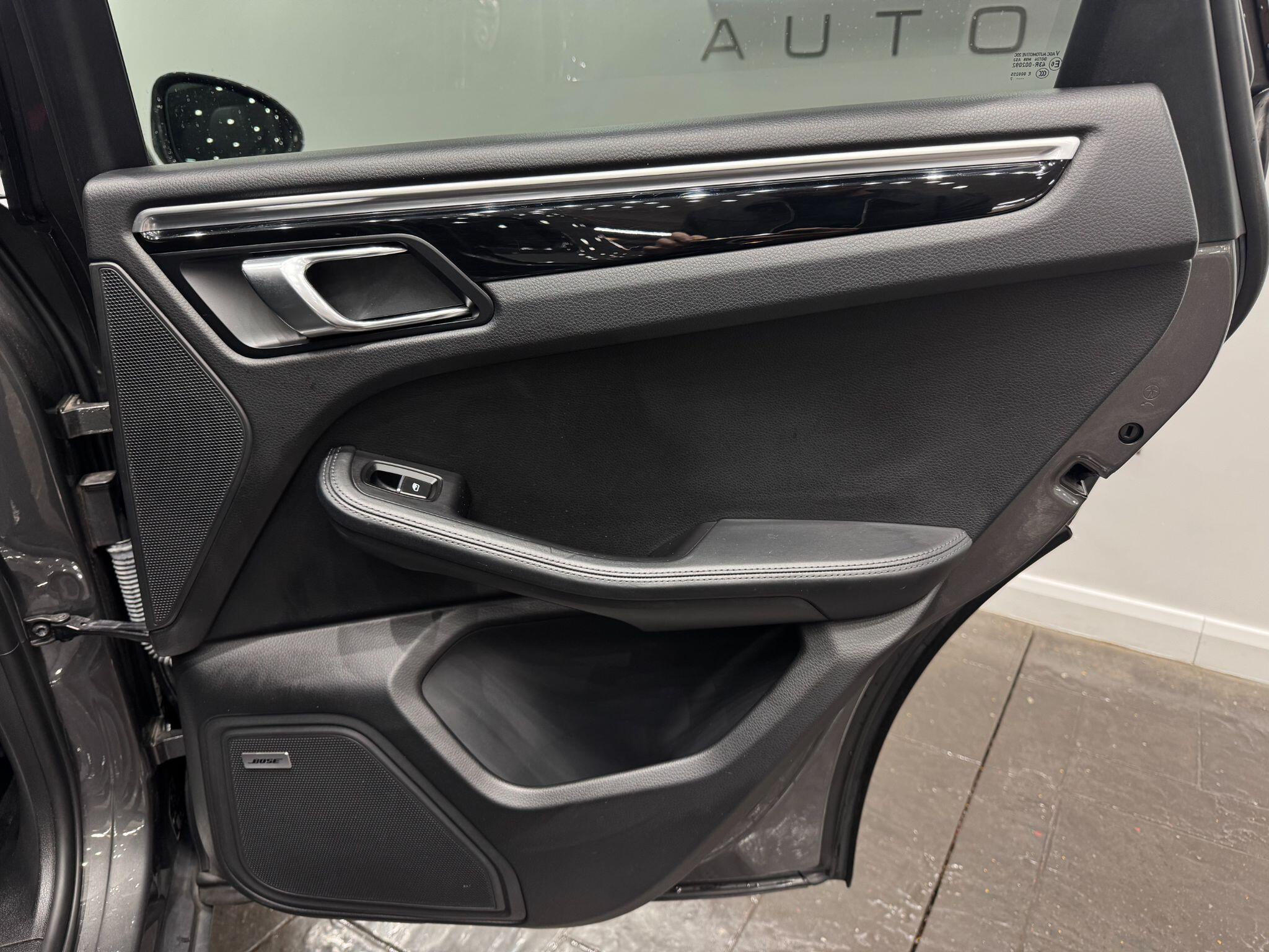Porsche Macan view 42