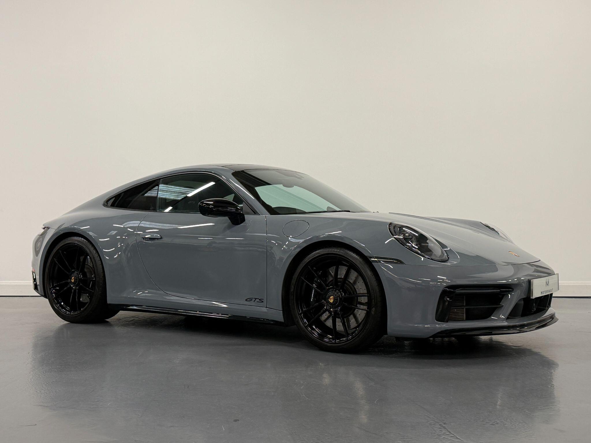 Porsche 911 view 5