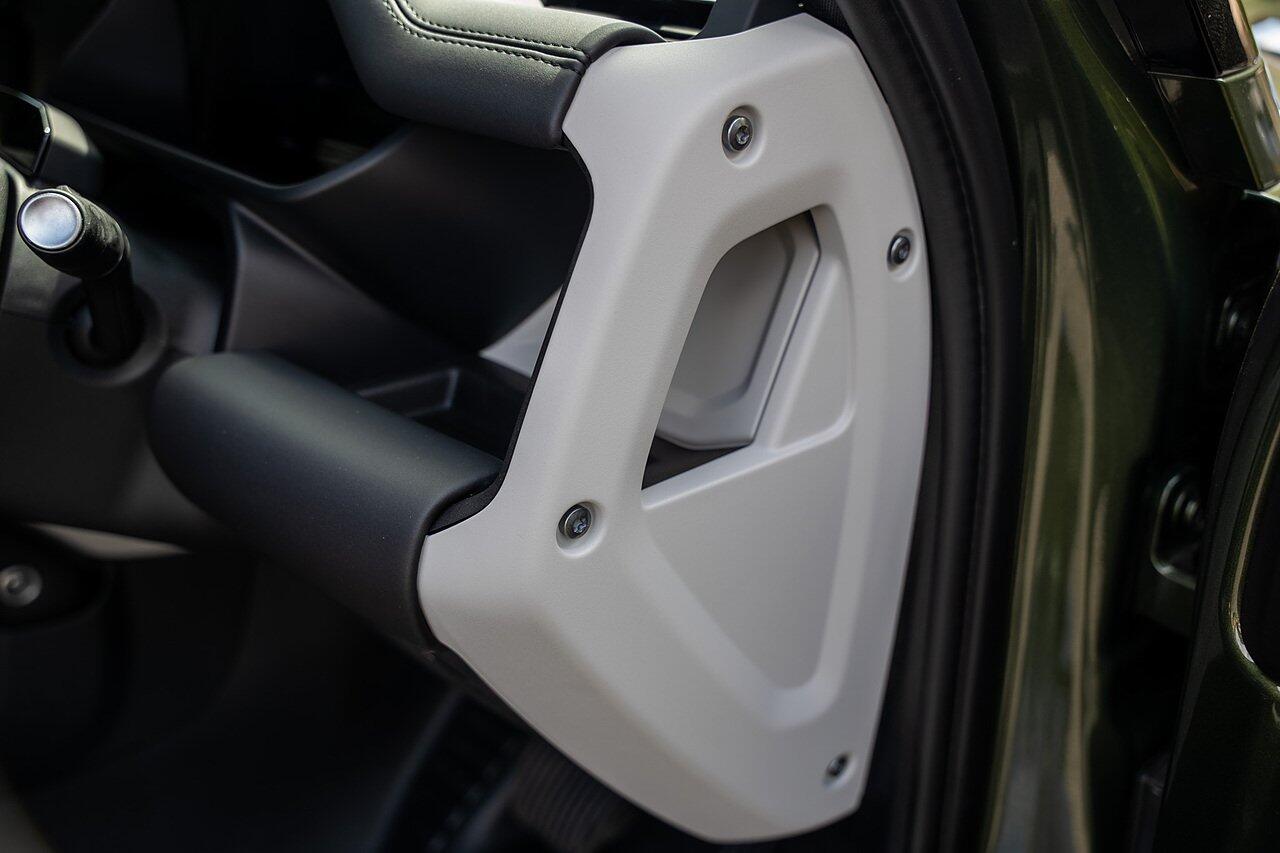 Land Rover Defender view 92