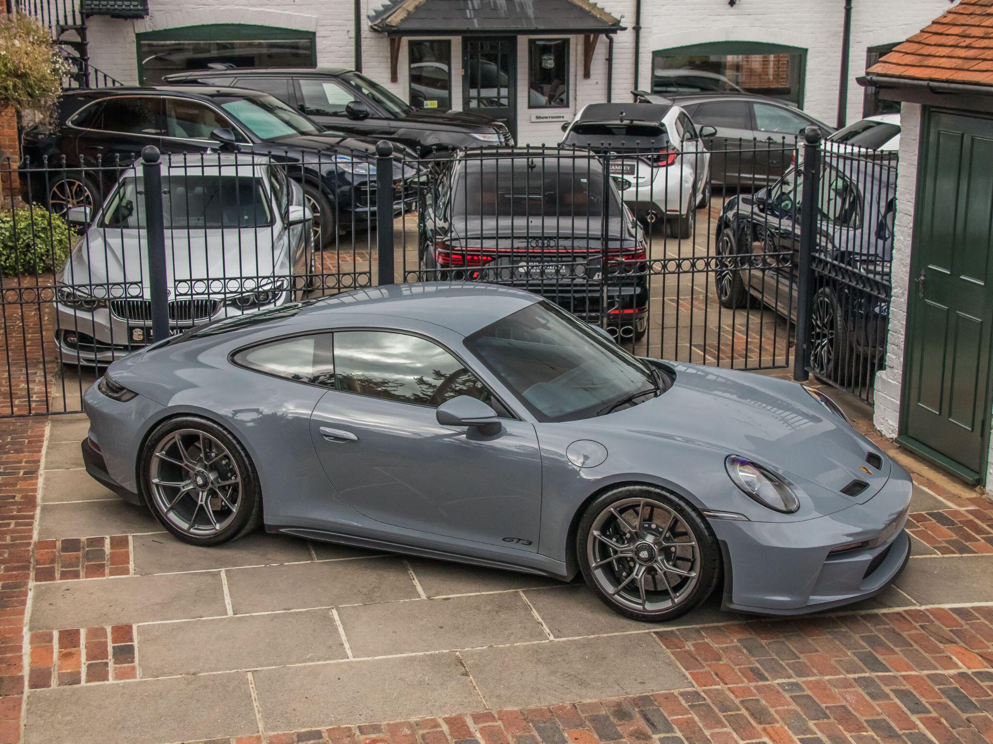 Porsche 911 view 11