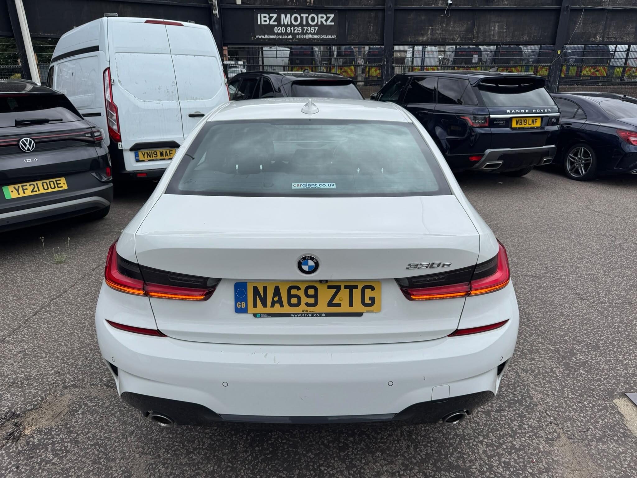 BMW 3 Series view 28