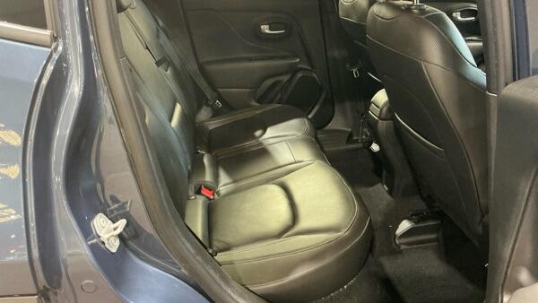 Jeep Renegade view 10