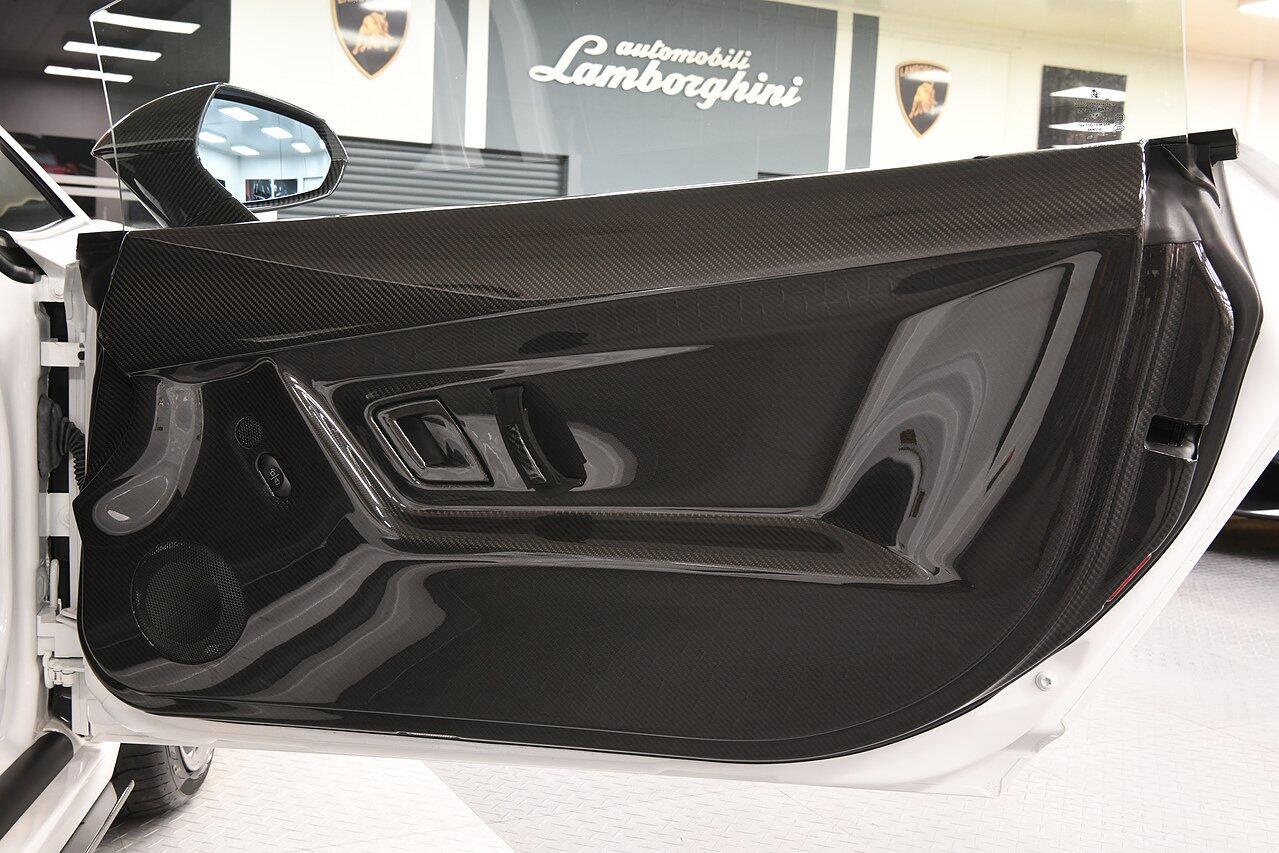 Lamborghini Gallardo view 26