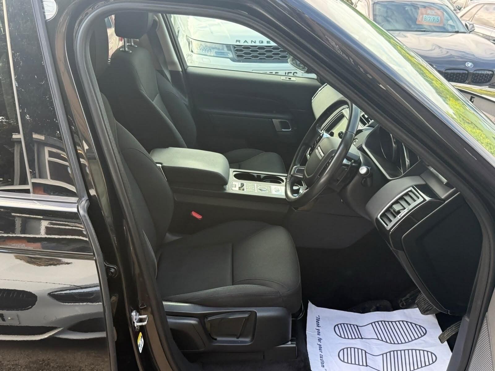 Land Rover Discovery view 11