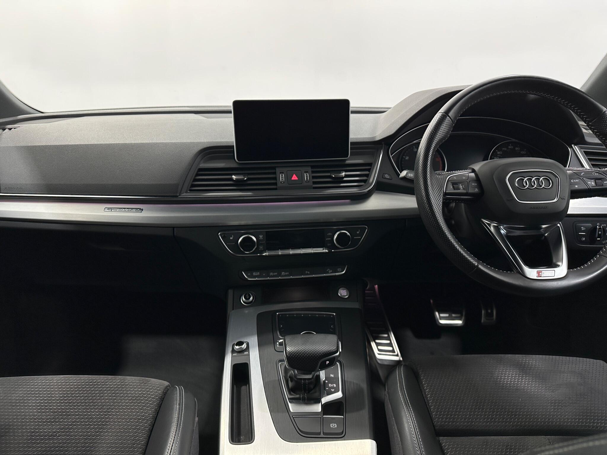 Audi Q5 view 20