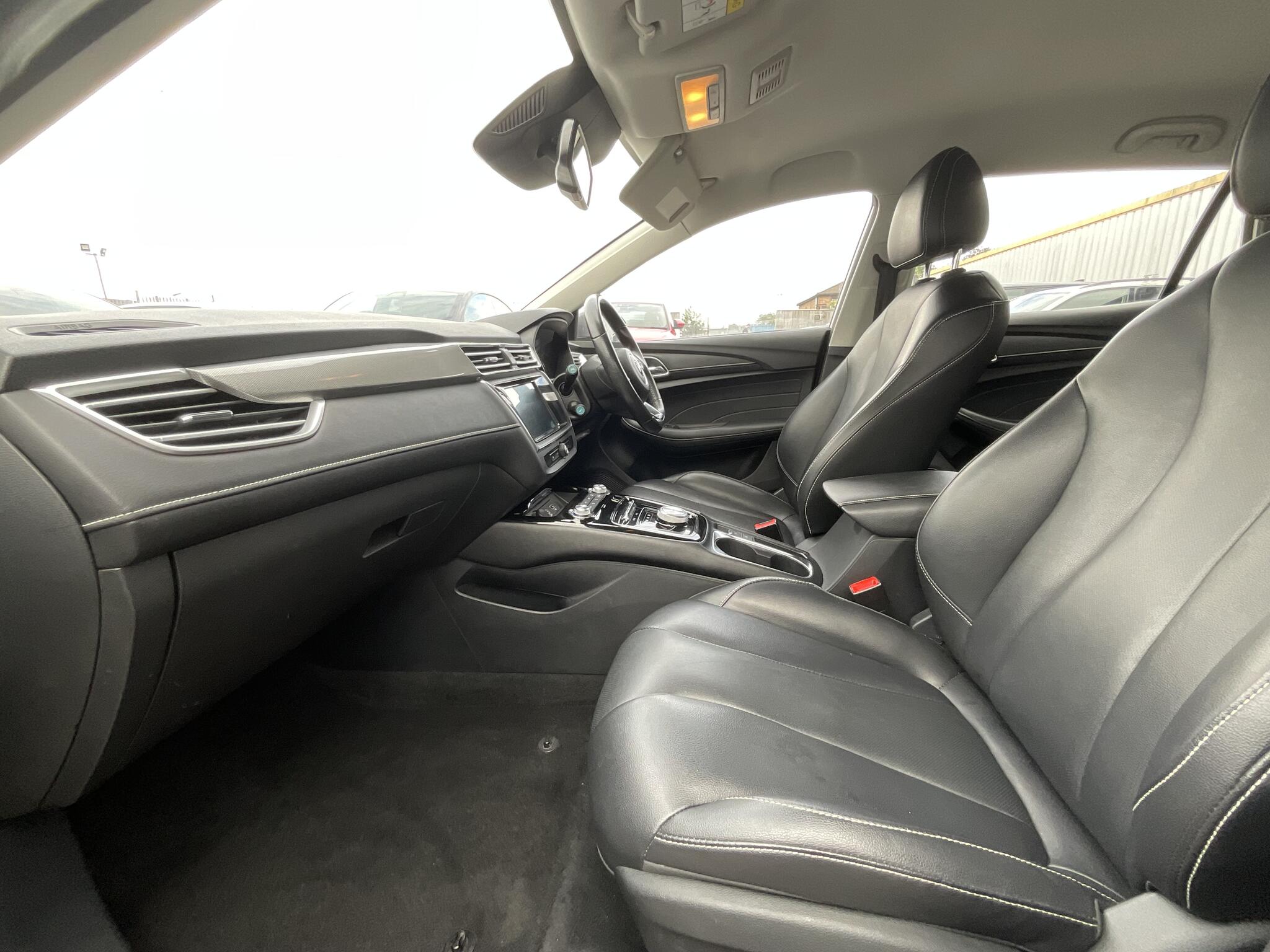 MG MG5 view 19