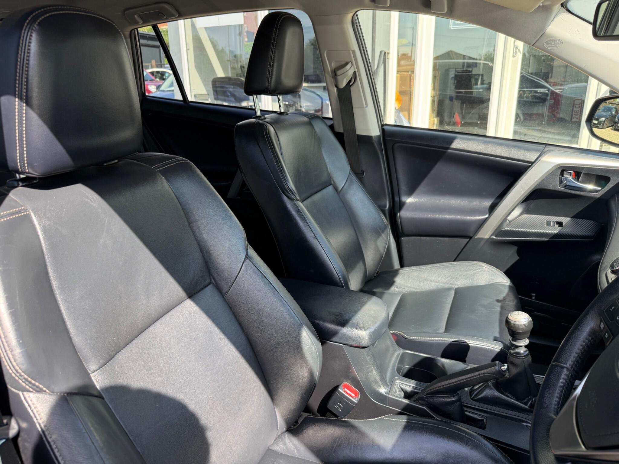 Toyota Rav4 view 10