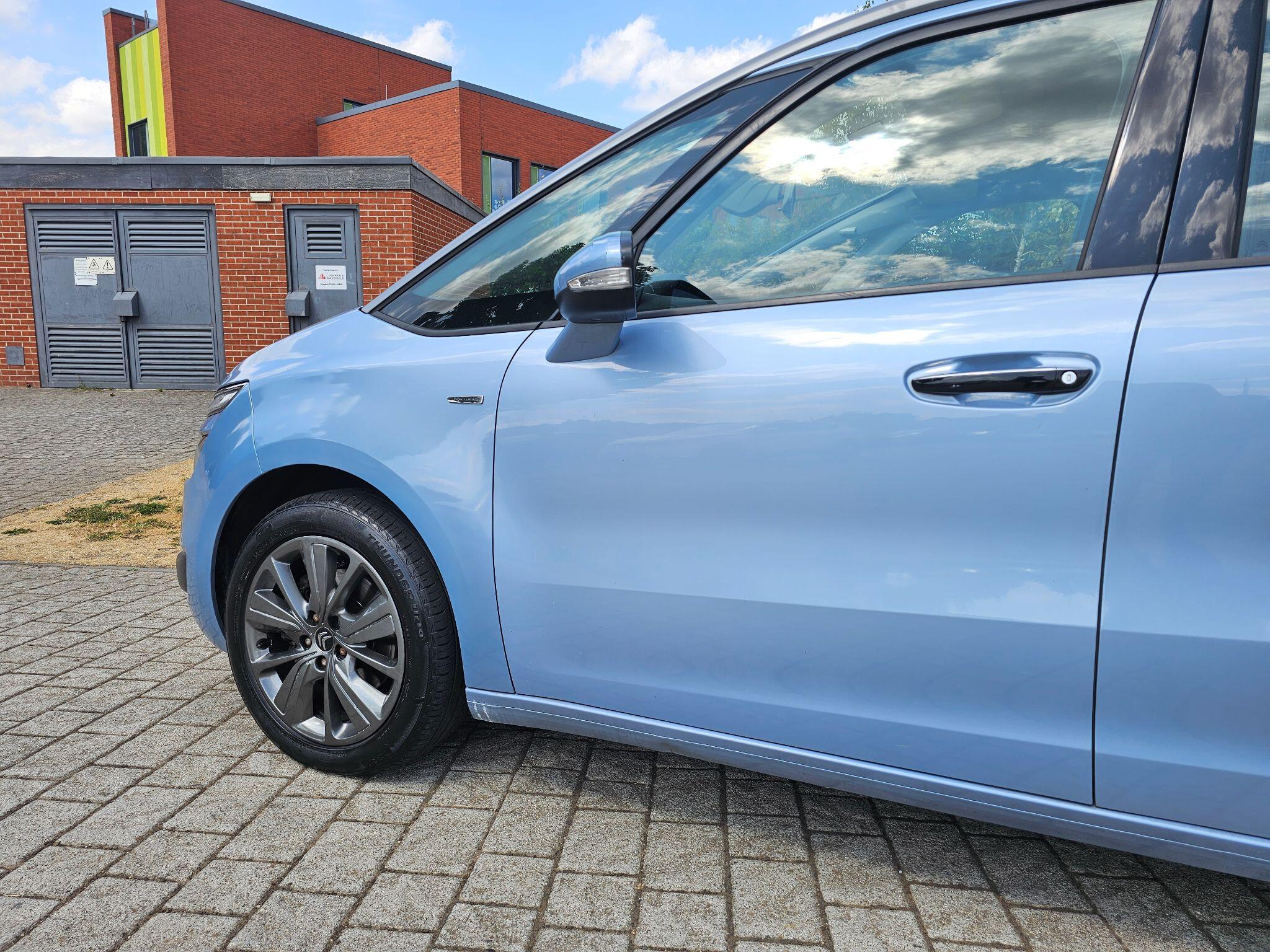 Citroen Grand C4 Picasso view 42