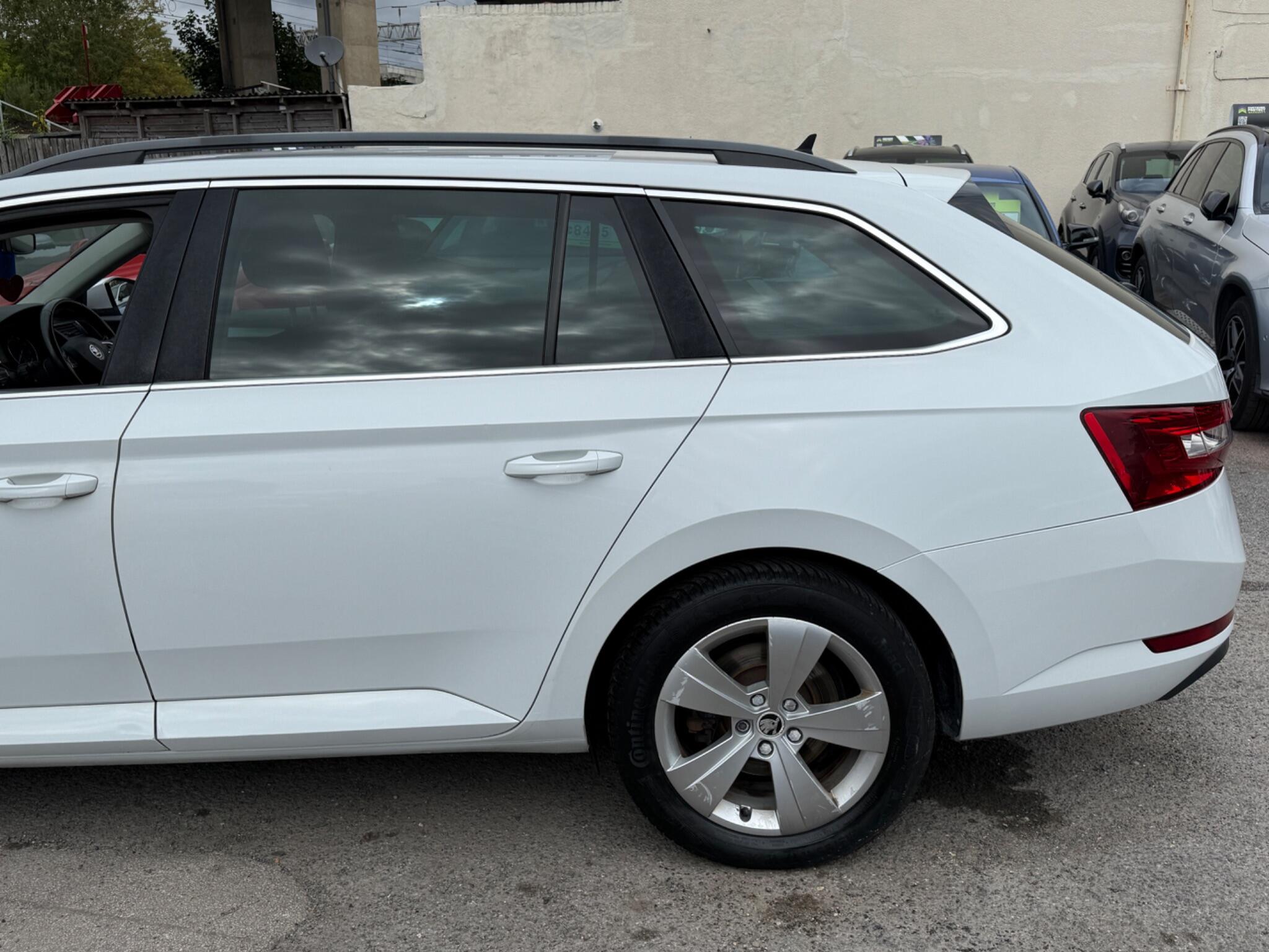 Skoda Superb - Image 12