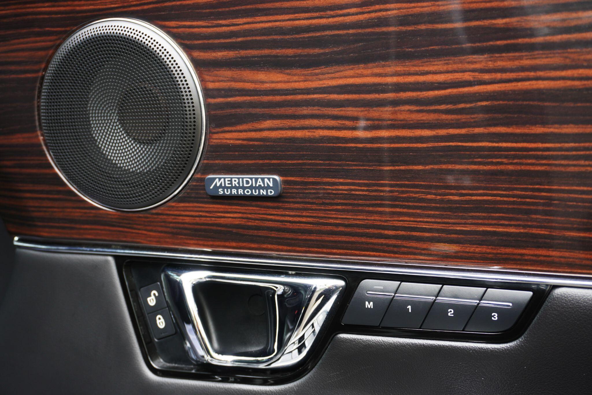 Jaguar XJ view 13