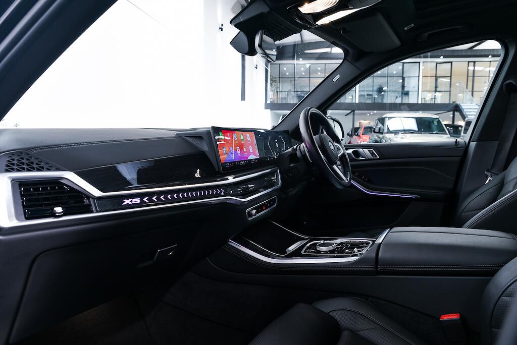 BMW X5 view 13