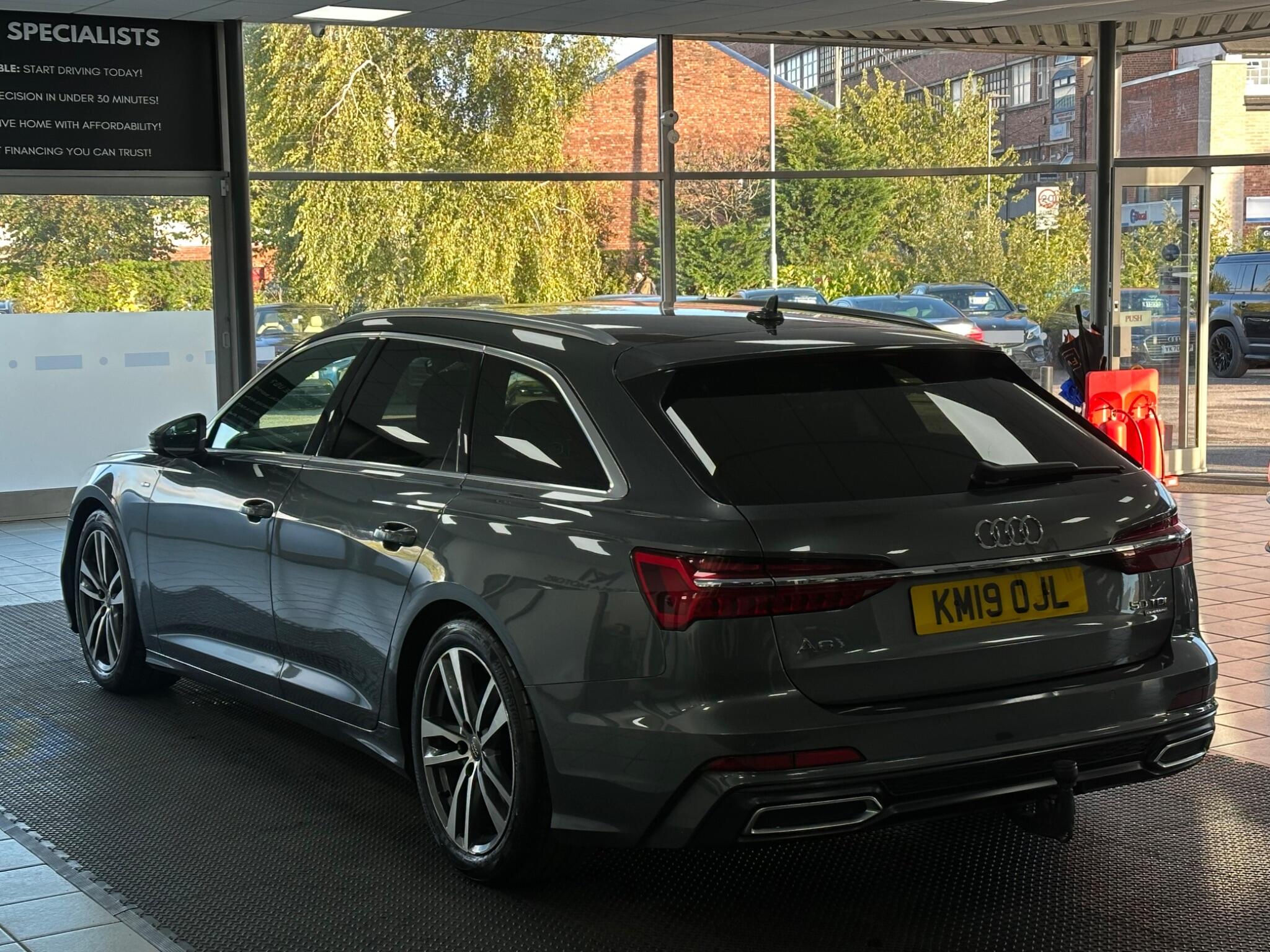 Audi A6 Avant view 10