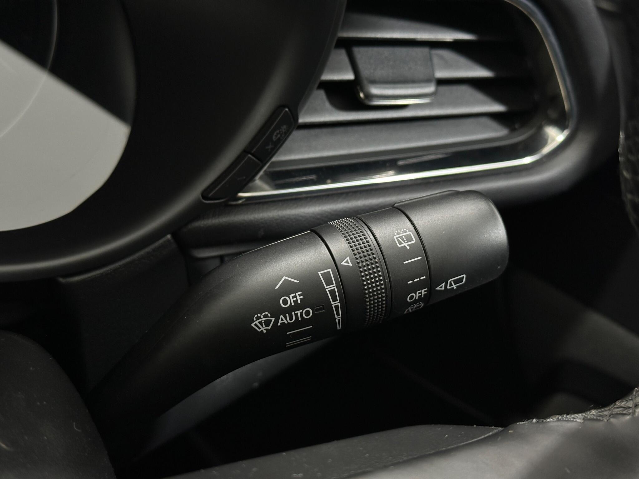 Mazda CX-30 view 17