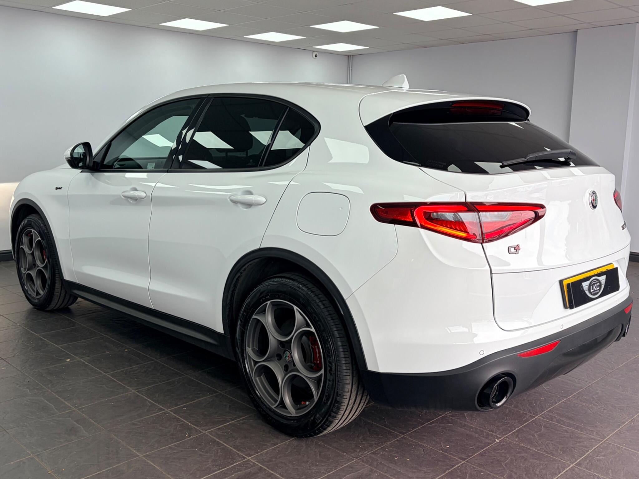 Alfa Romeo Stelvio view 4