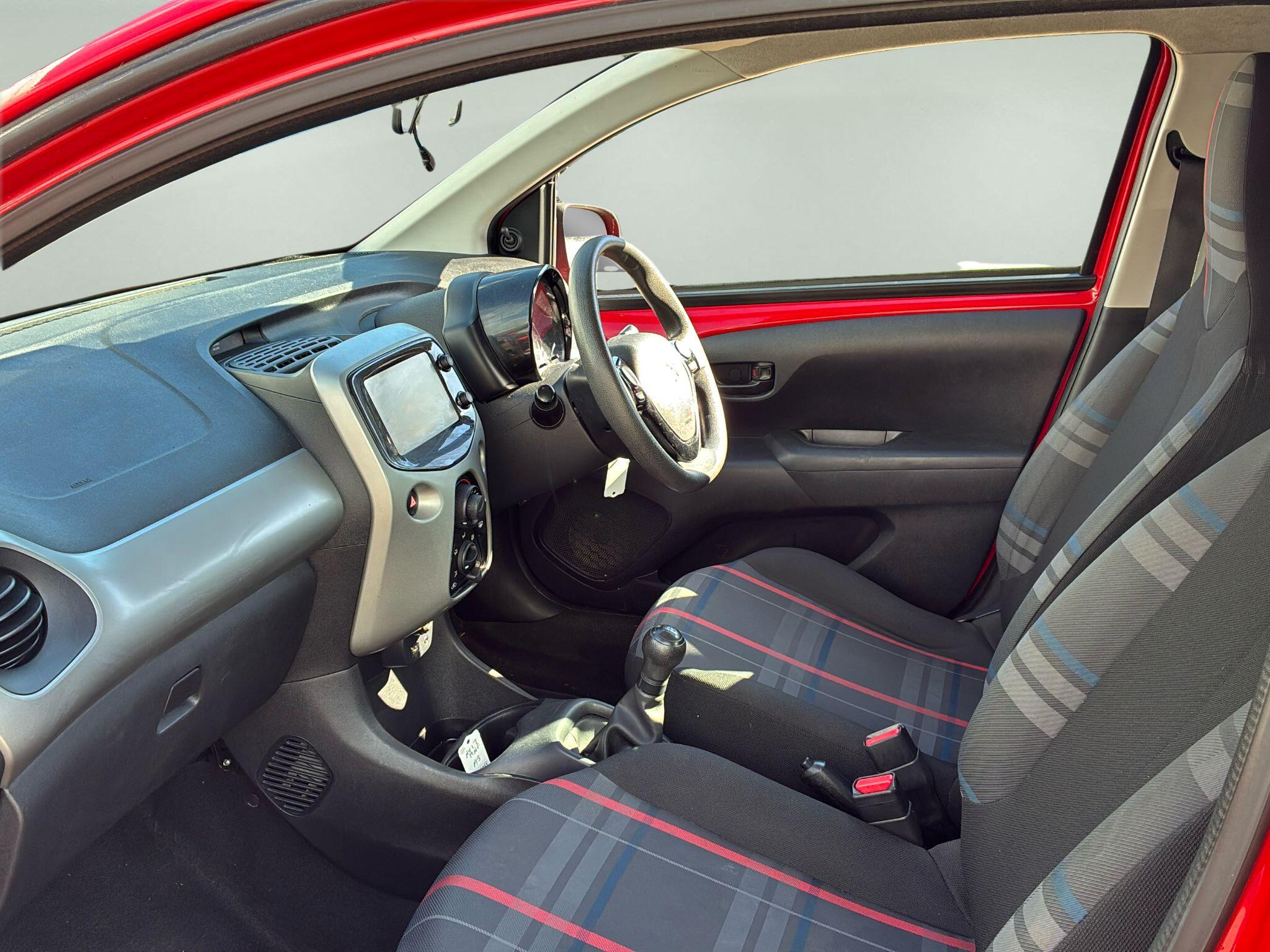 Peugeot 108 view 9