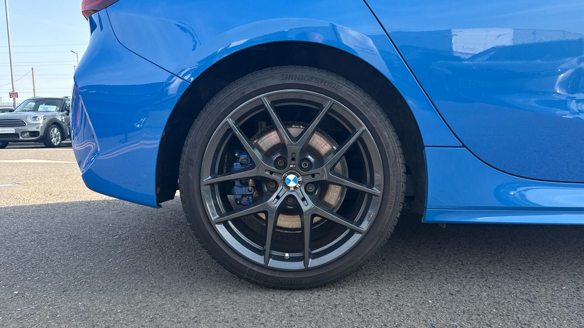 BMW 1 Series view 14