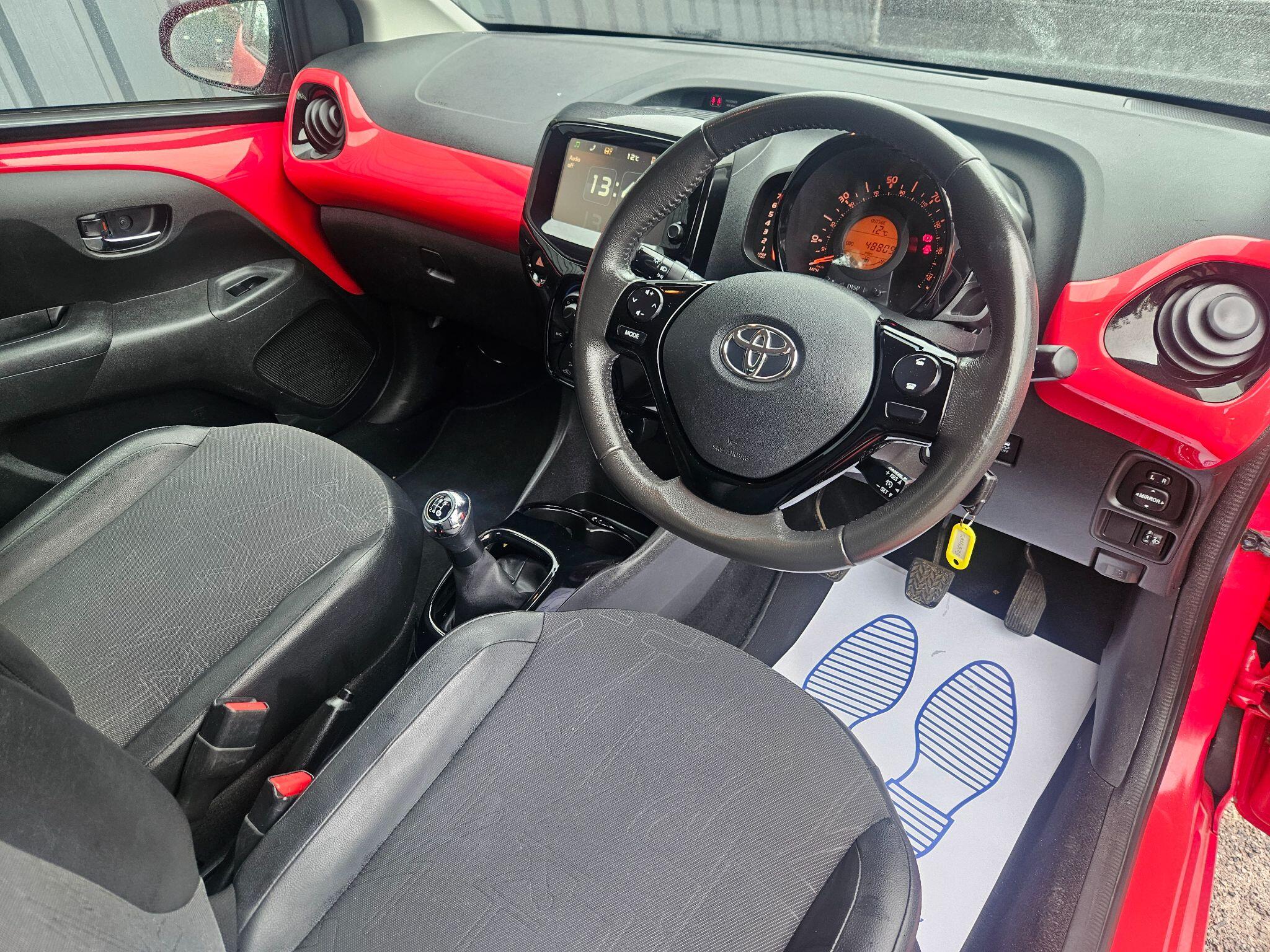 2015 Toyota AYGO image 19