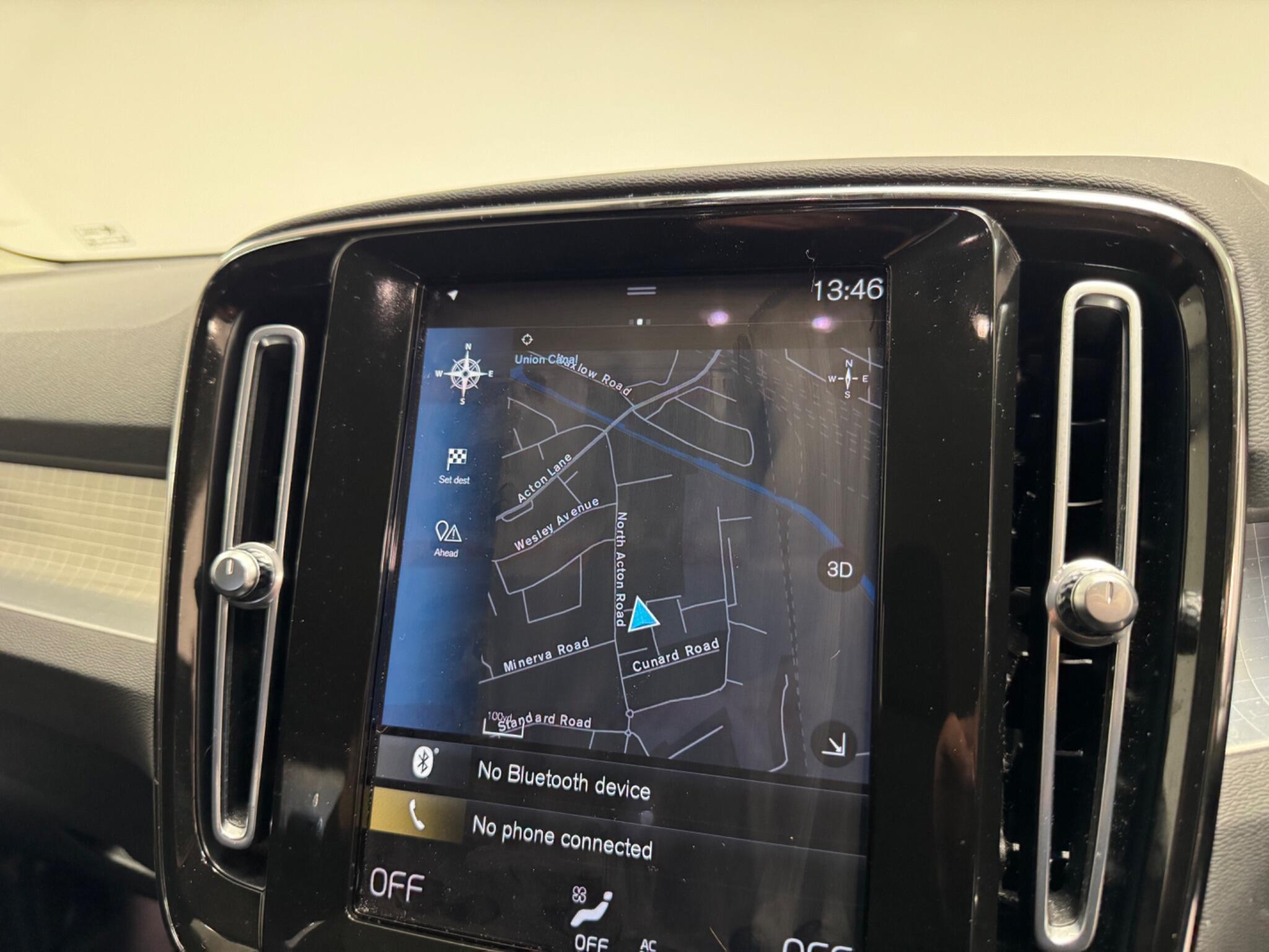 Volvo XC40 view 18