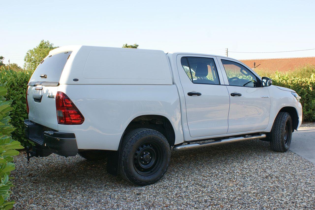 Toyota Hilux view 4