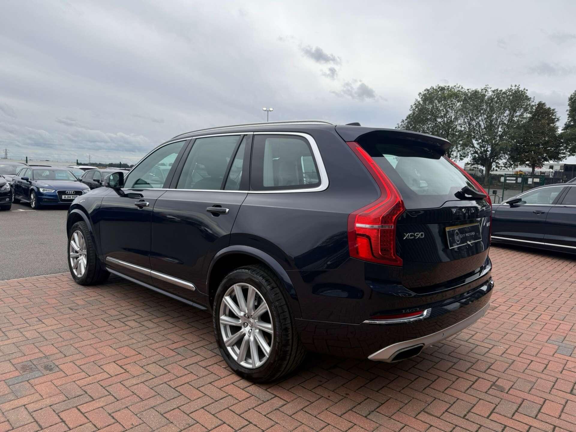 Volvo XC90 view 12