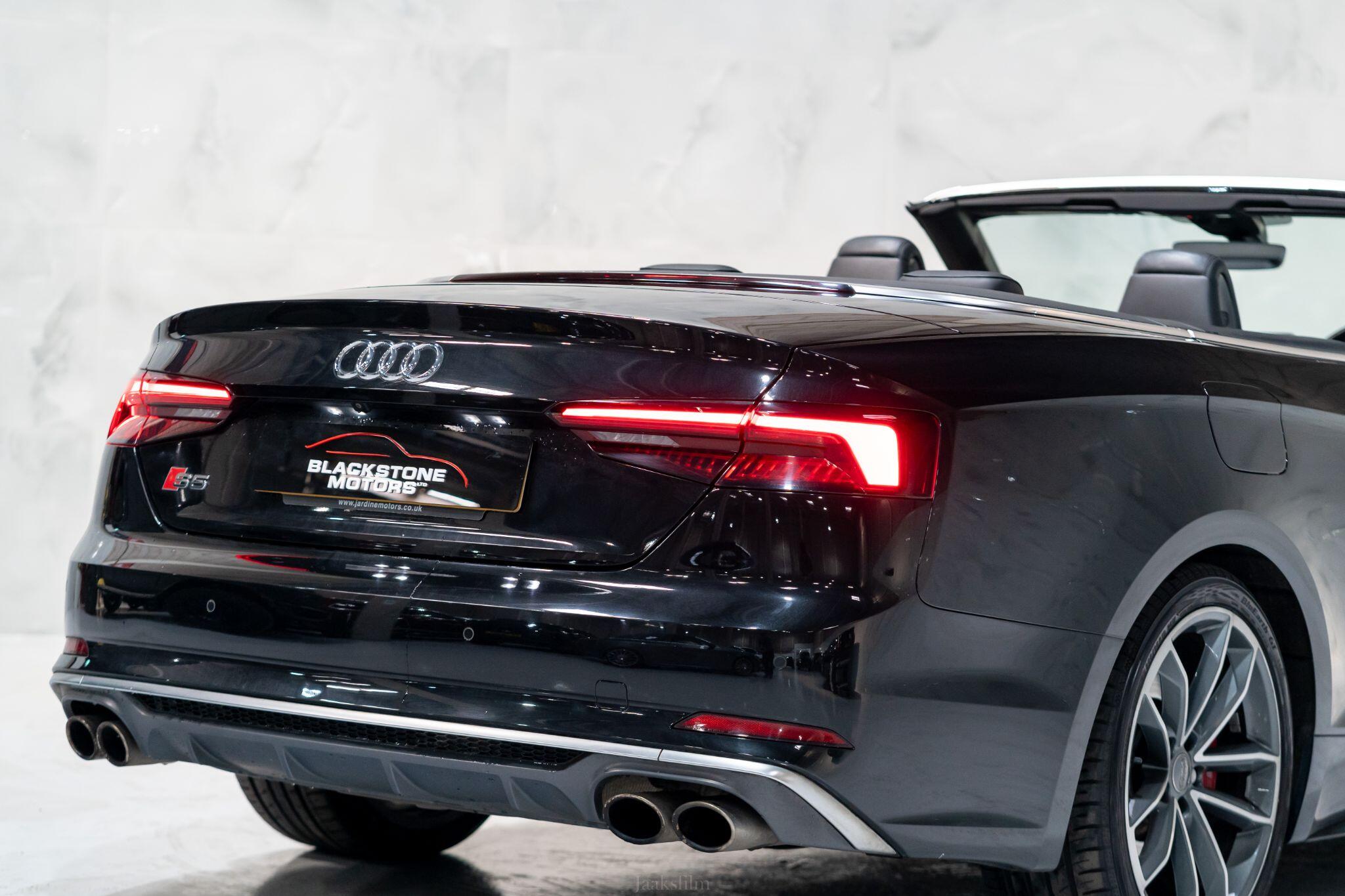 Audi S5 view 11