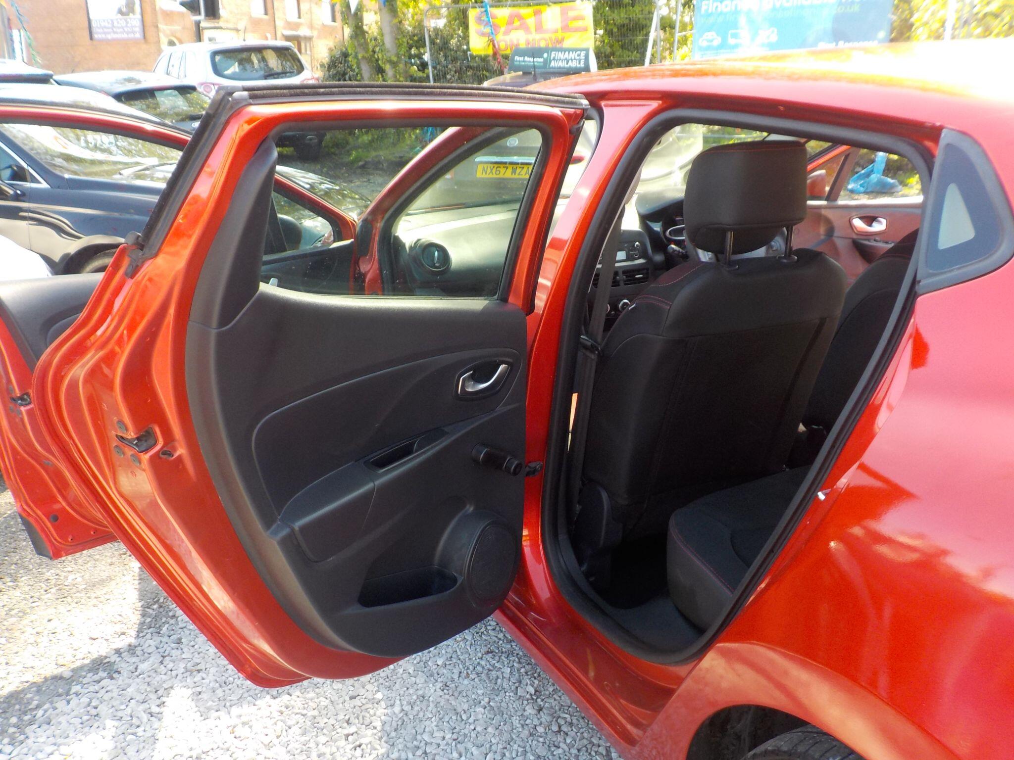 Renault Clio 0.9 TCe Play Euro 6 (s/s) 5dr