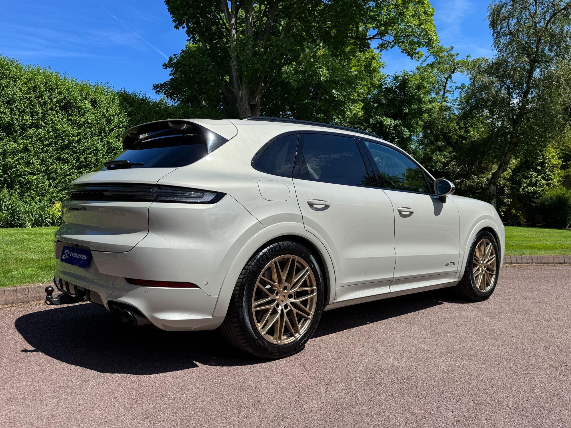 Porsche Cayenne view 14