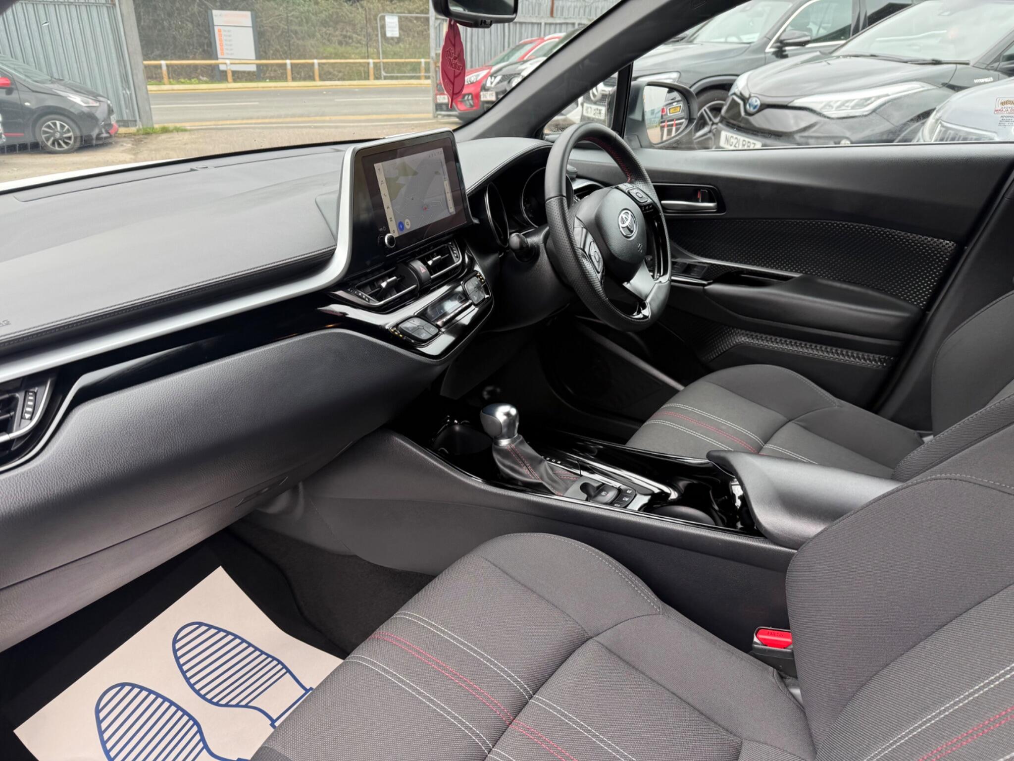 Toyota C-HR view 31