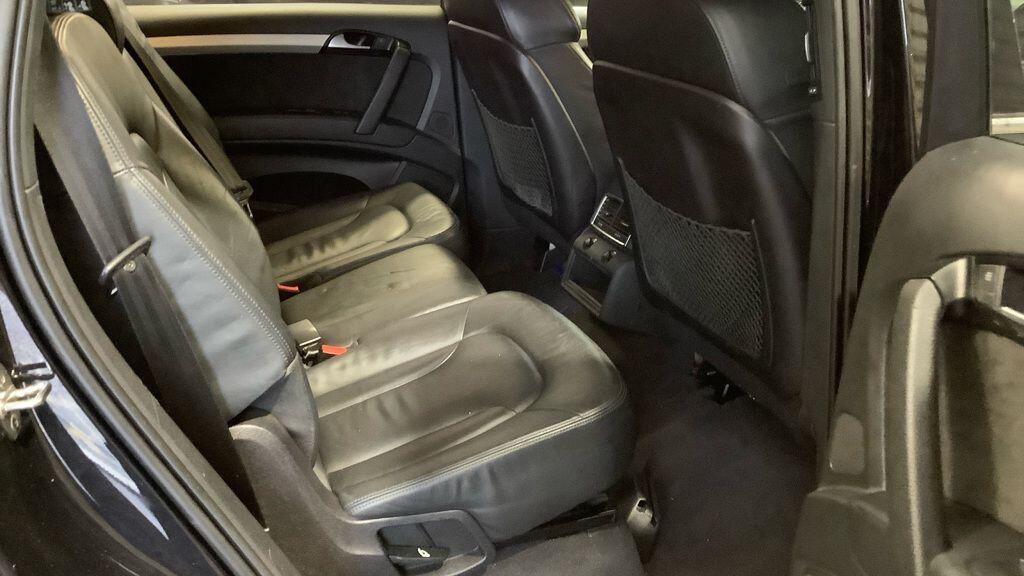Audi Q7 view 6