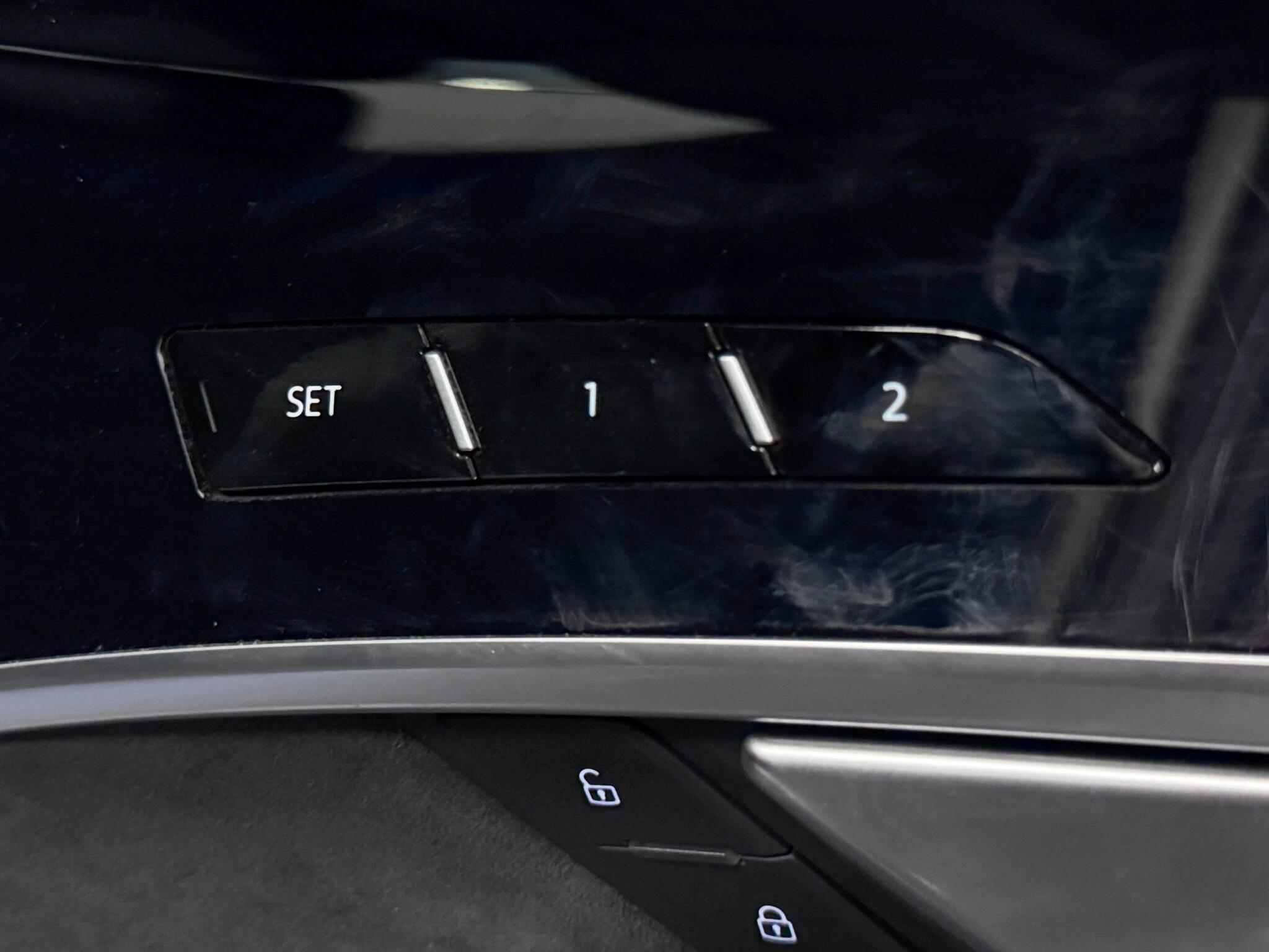 Audi A8 view 22