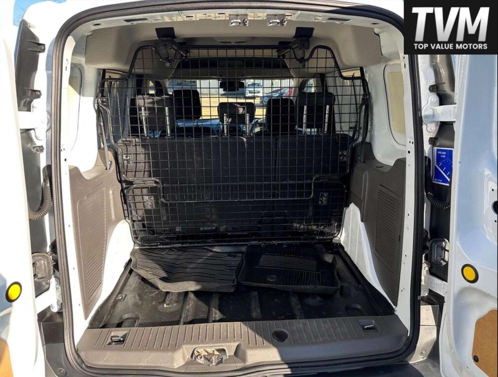 Ford Transit Connect view 14