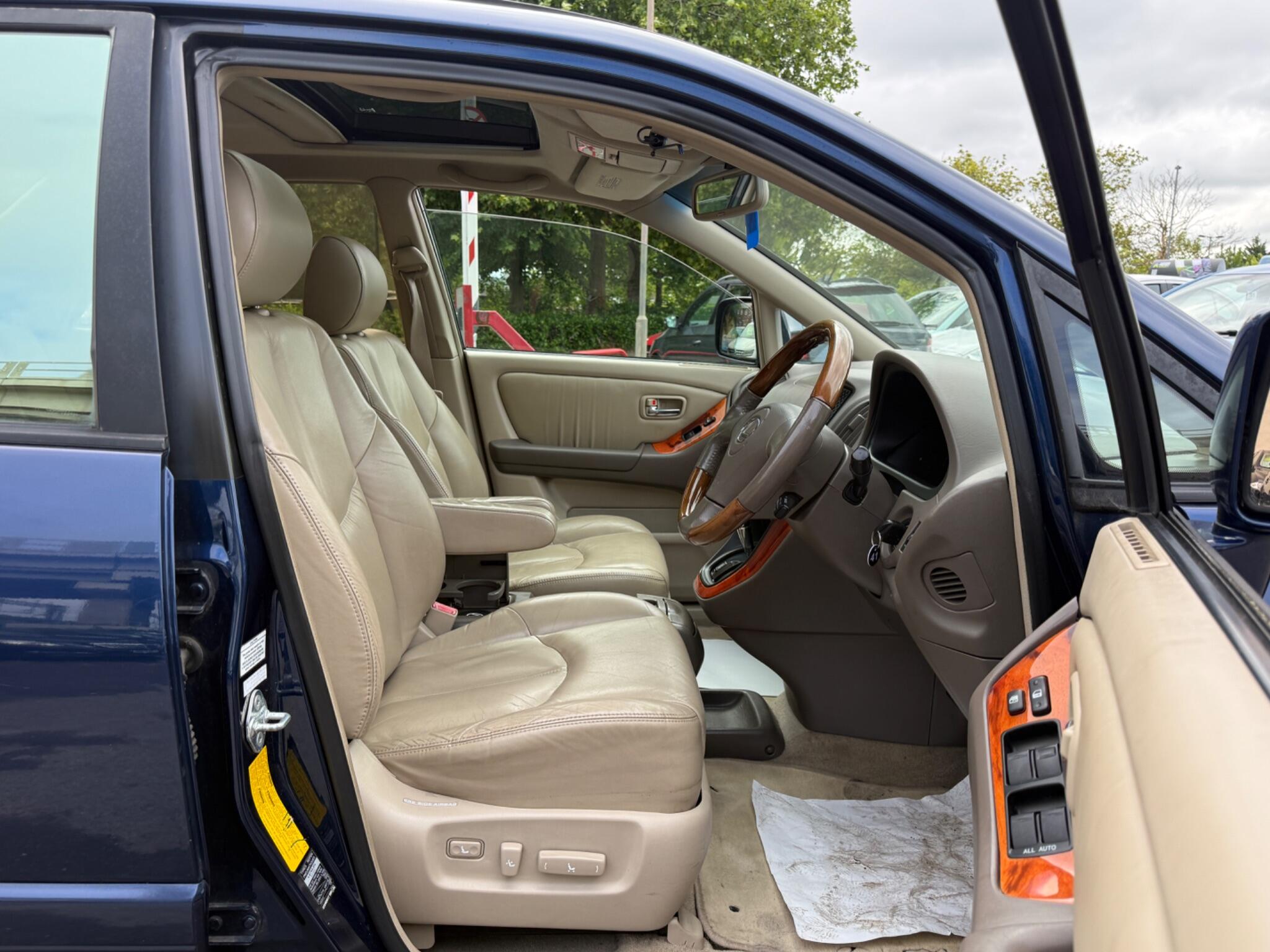 Lexus RX - Image 29