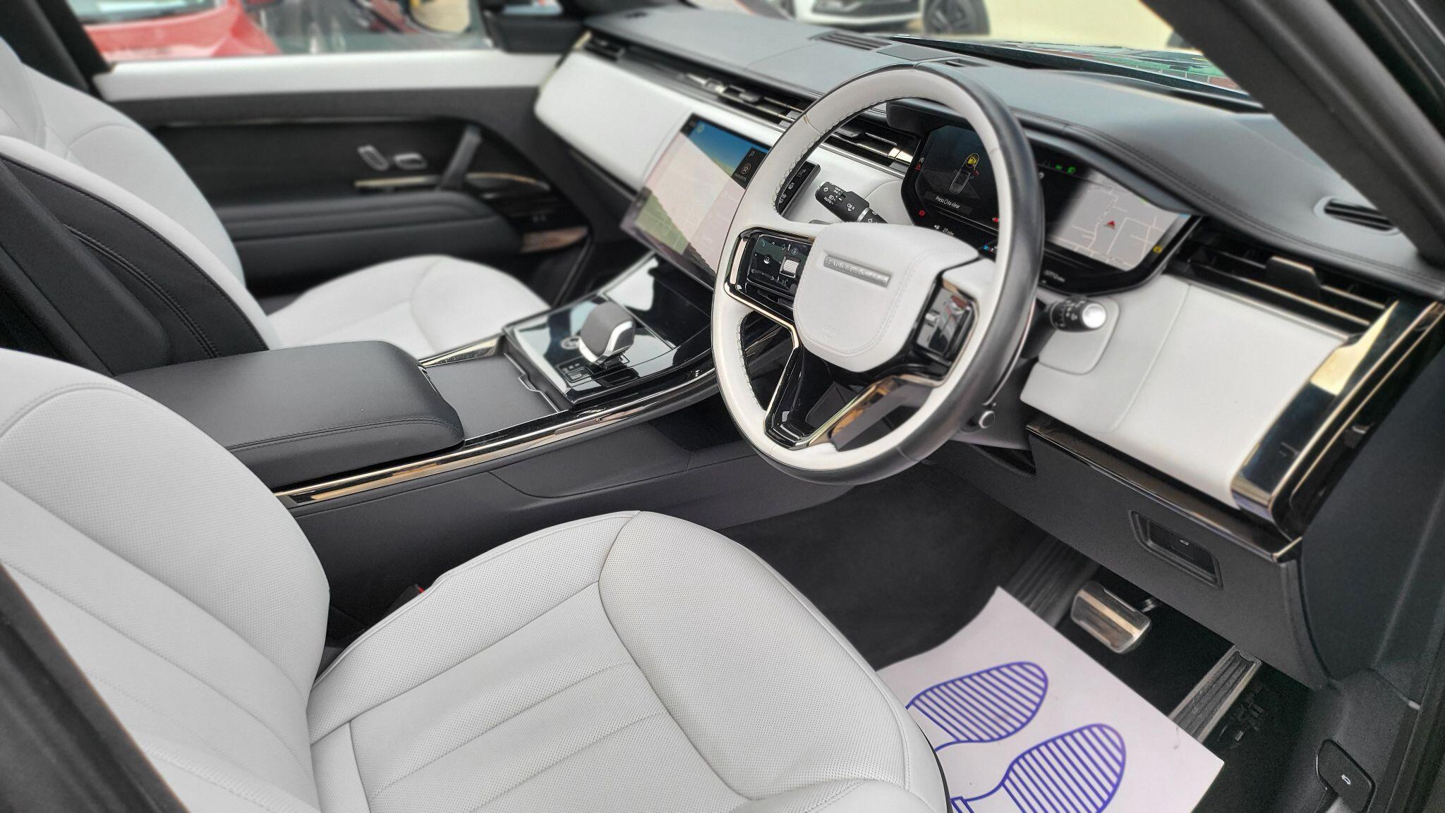 Land Rover Range Rover Sport view 2