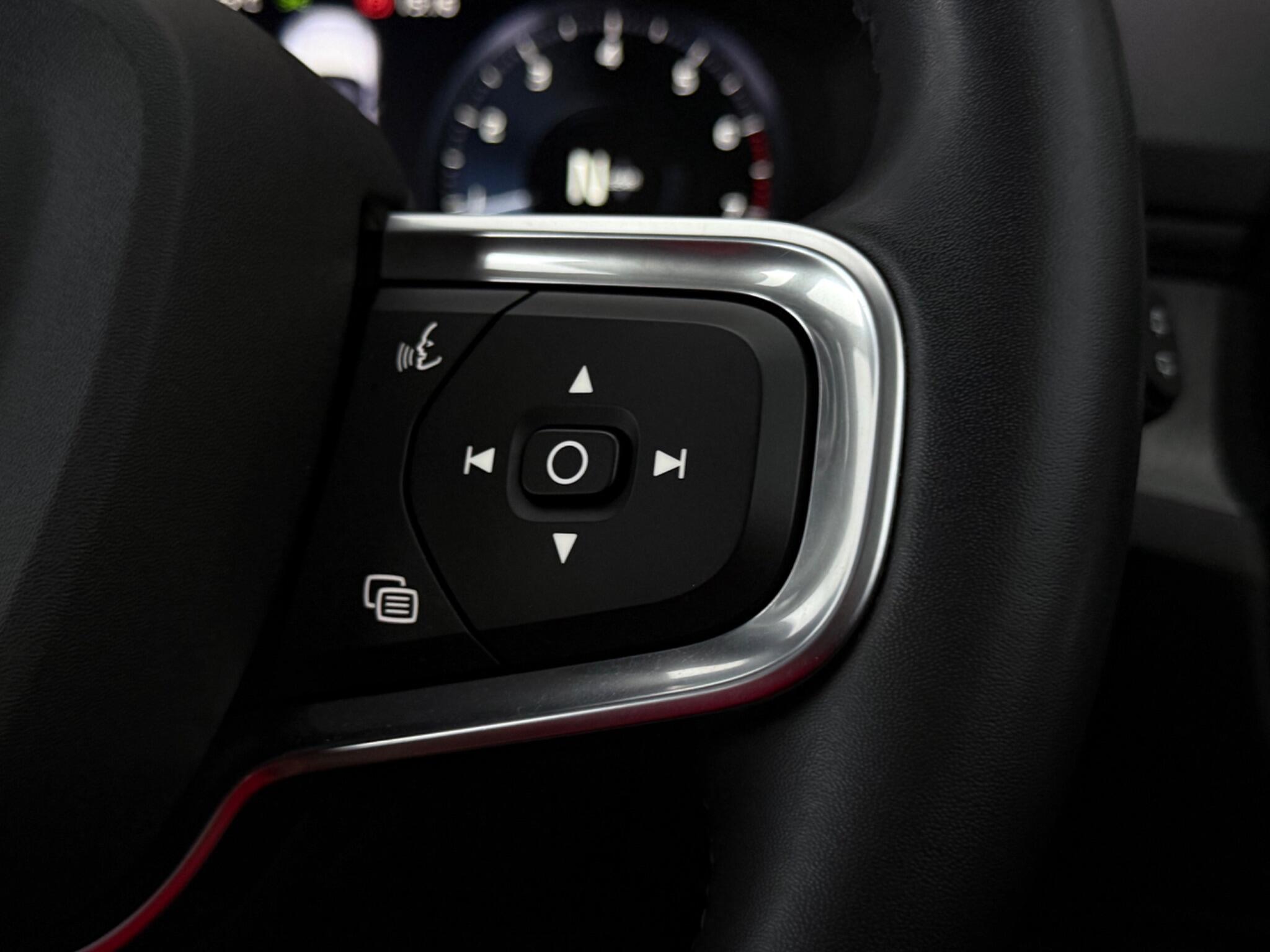 Volvo XC40 view 17