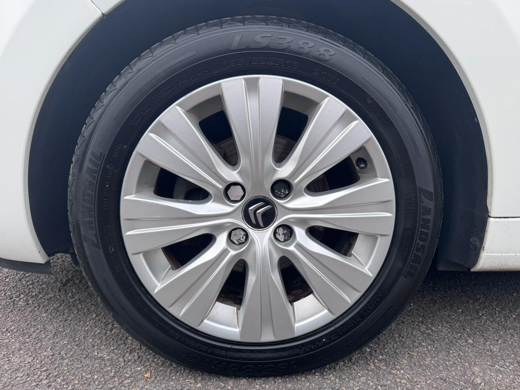 Citroen C3 Picasso view 29
