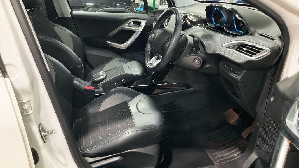 Peugeot 2008 view 12