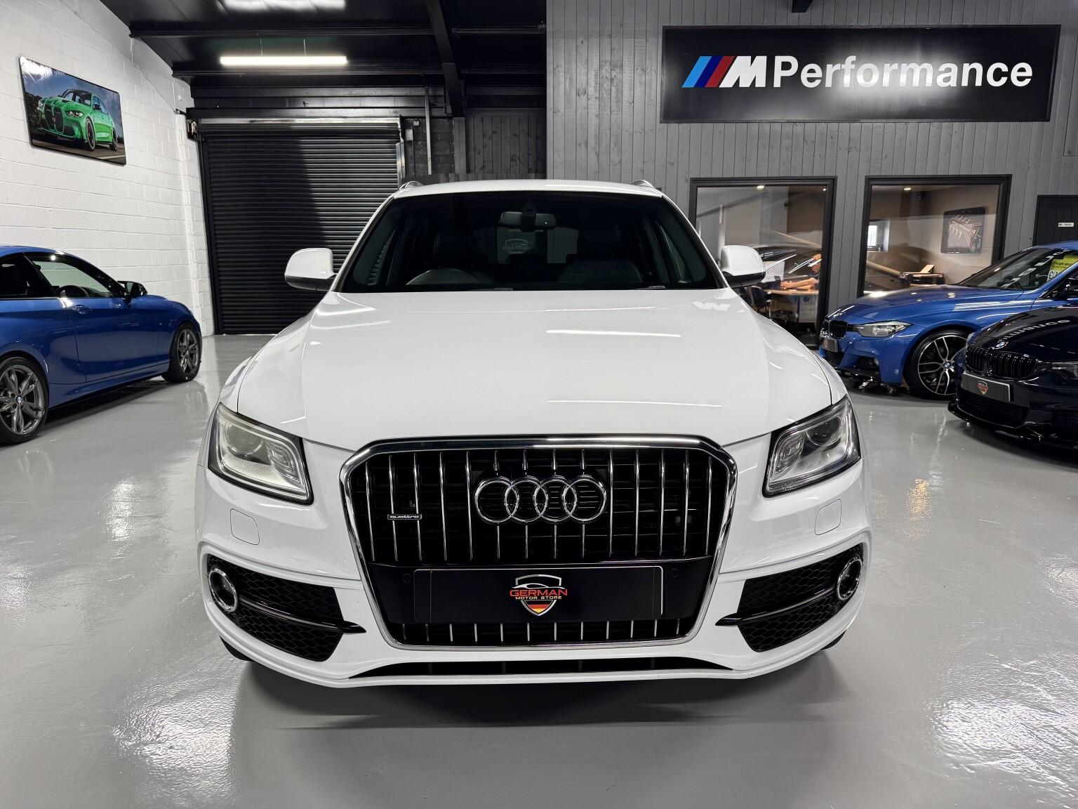 Audi Q5 view 11