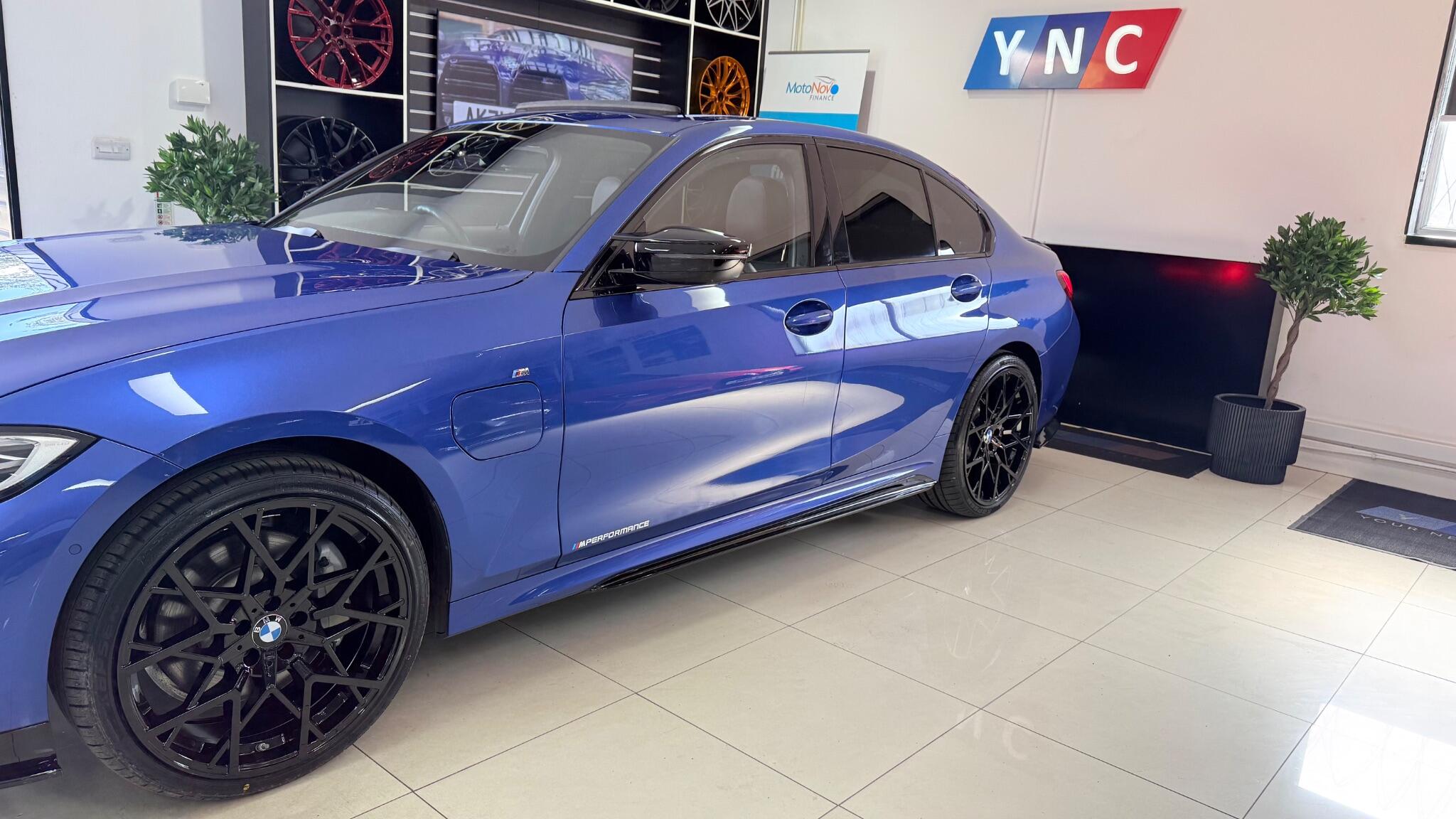 BMW 3 Series view 23