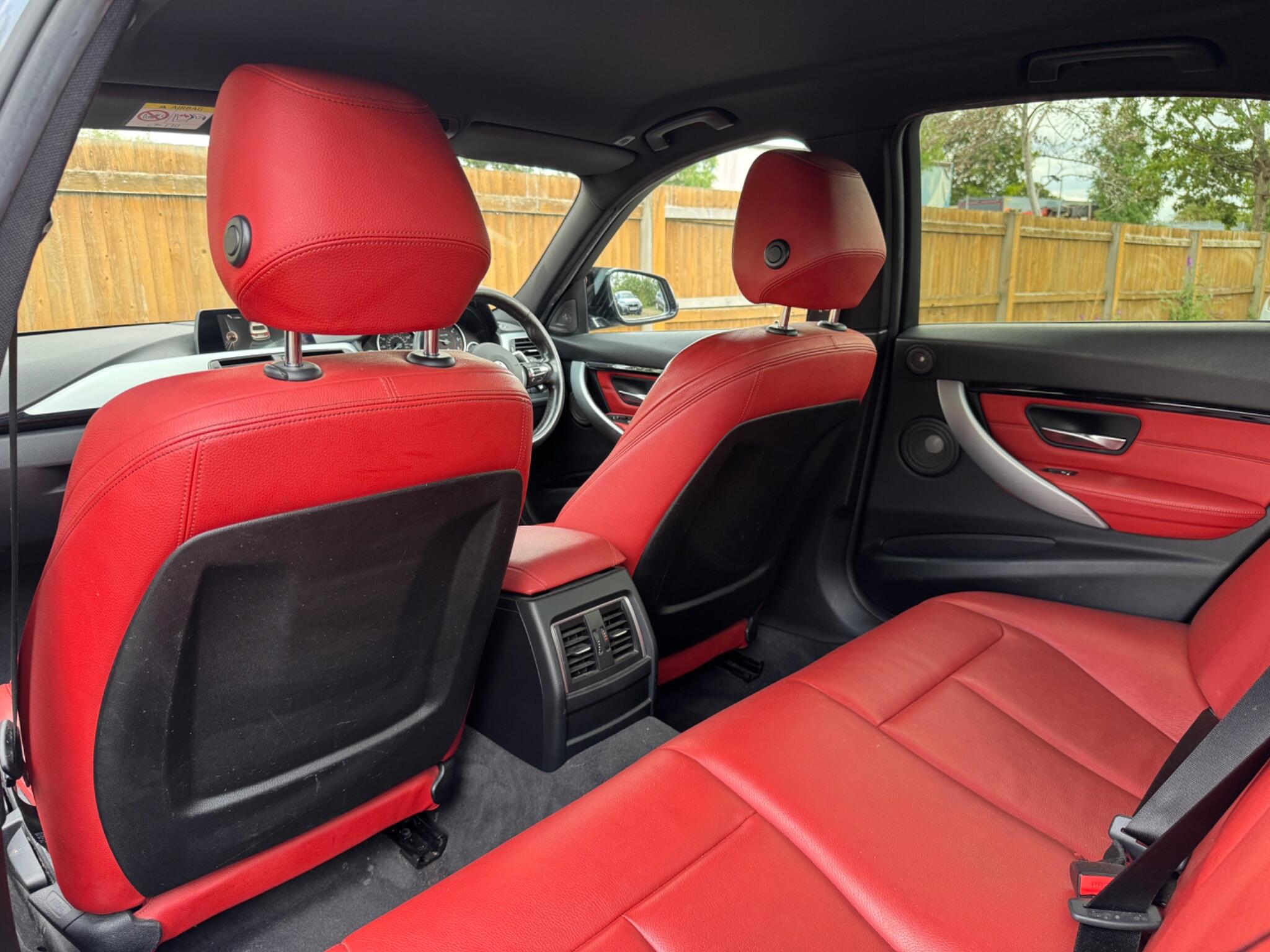 BMW 3 Series view 25