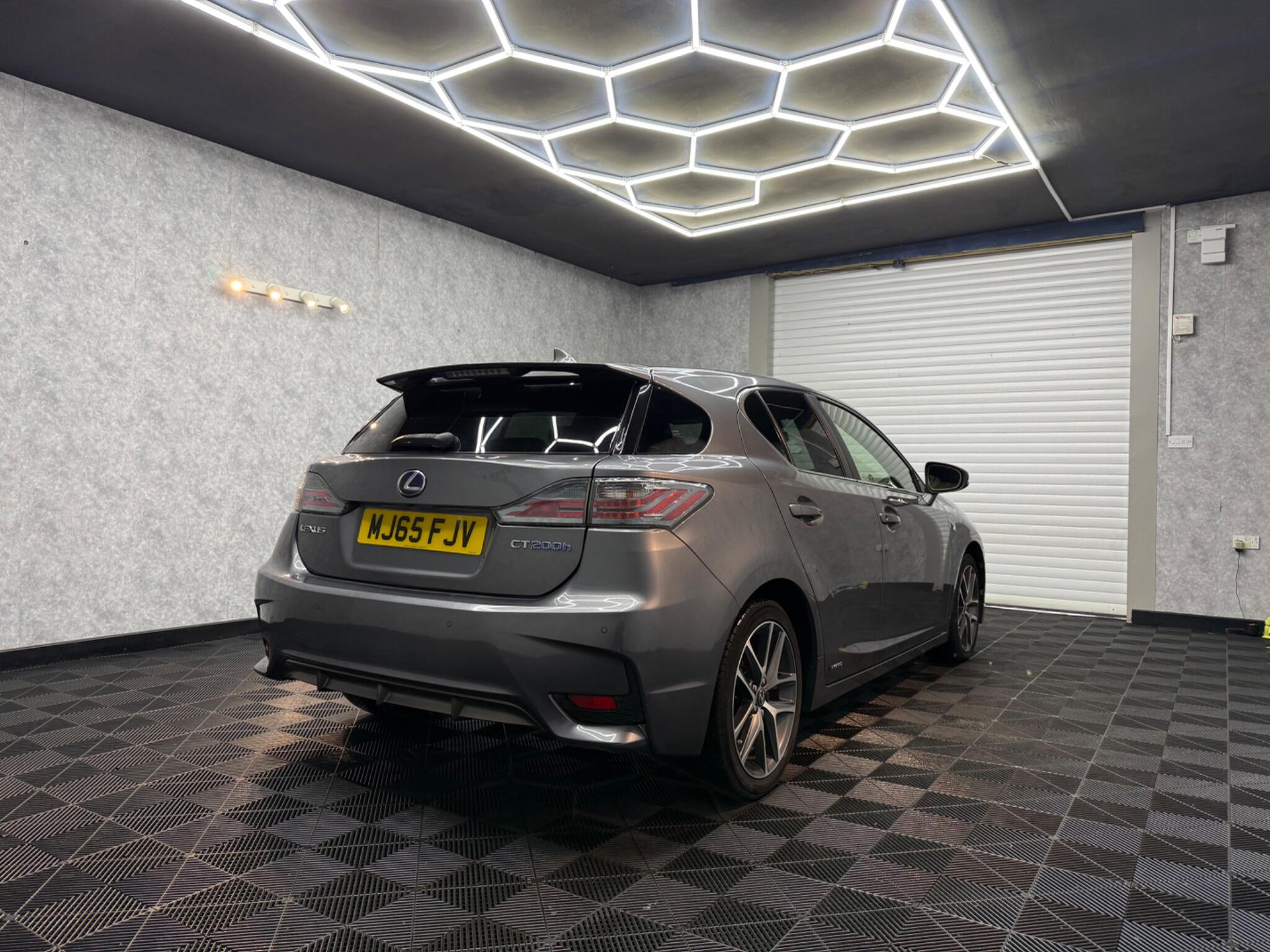 Lexus CT view 4
