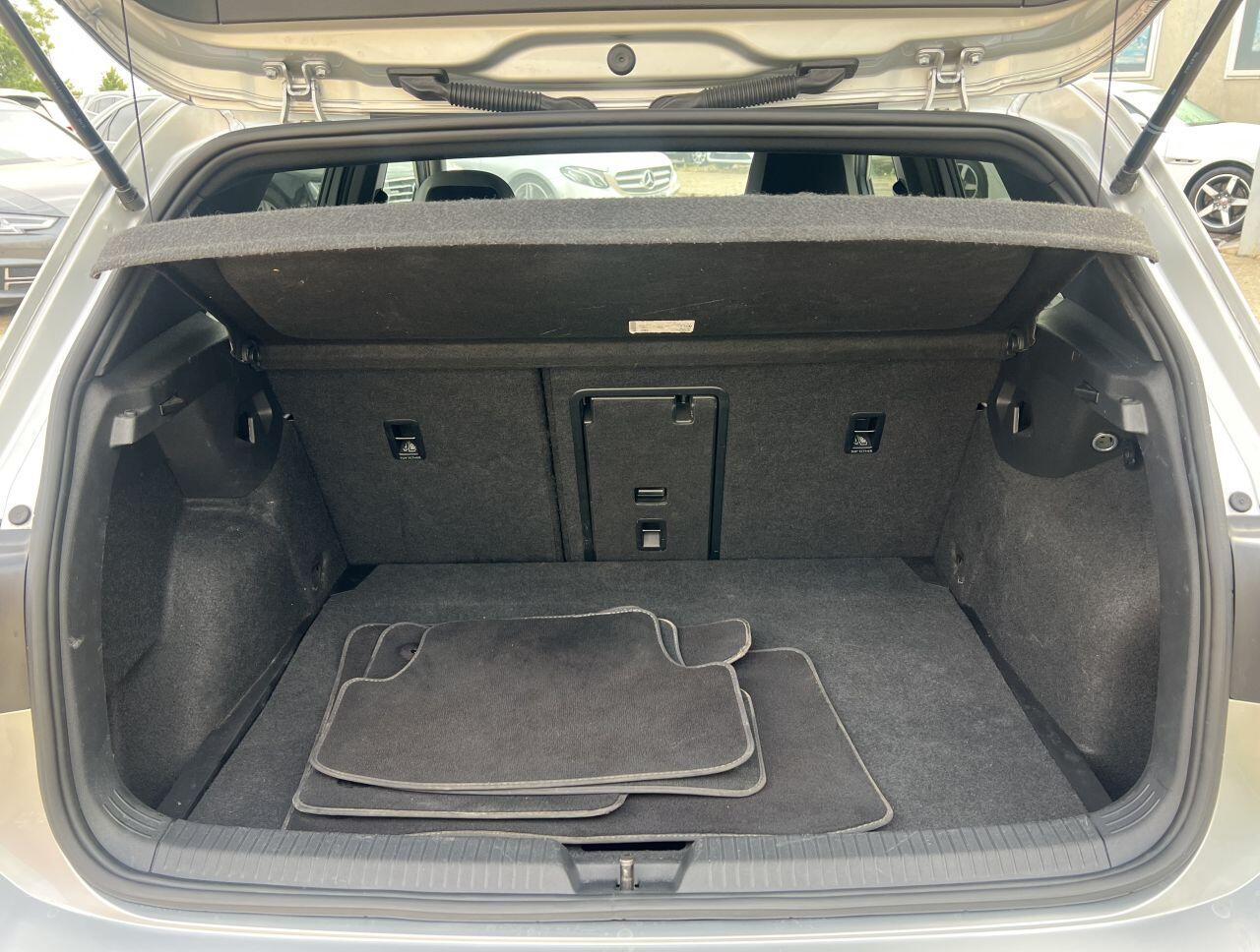 Volkswagen Golf view 9
