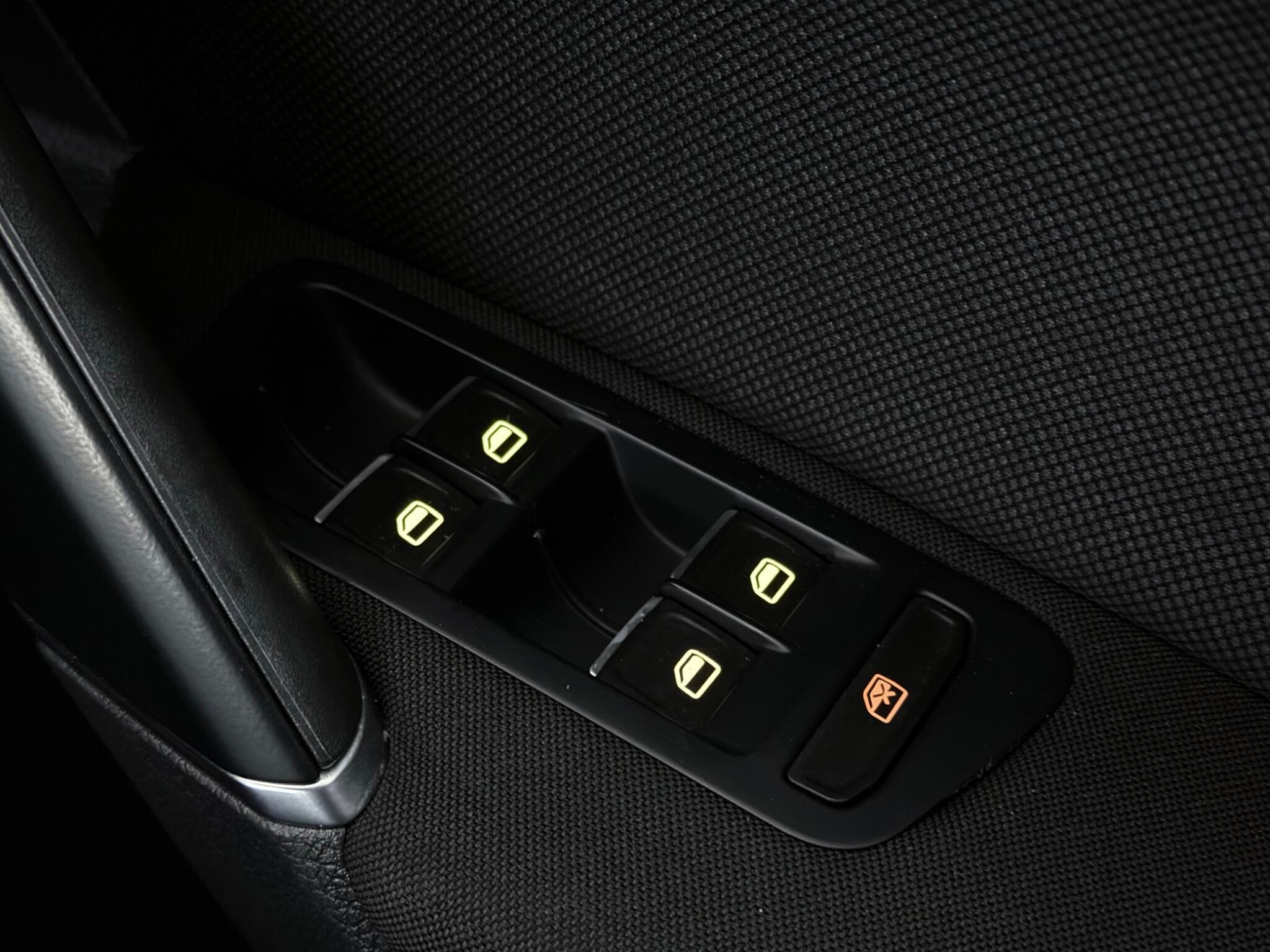Volkswagen Golf view 20