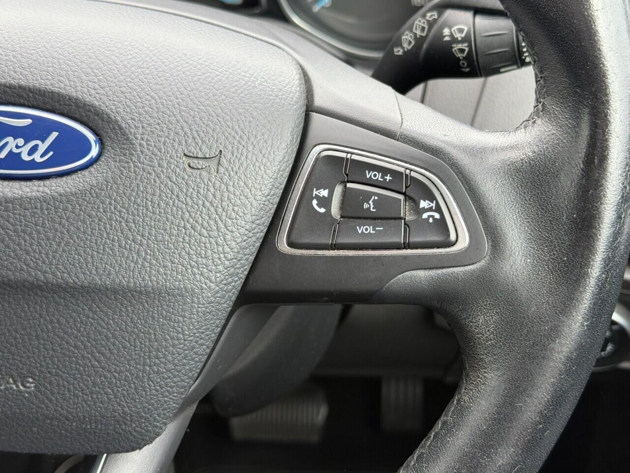 Ford Focus view 34