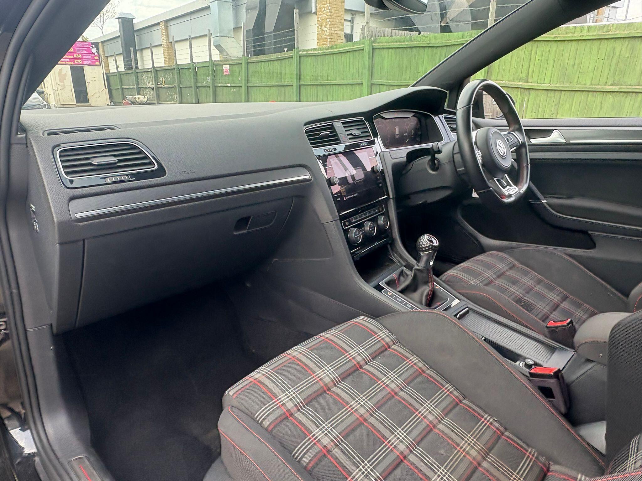 Volkswagen Golf view 22